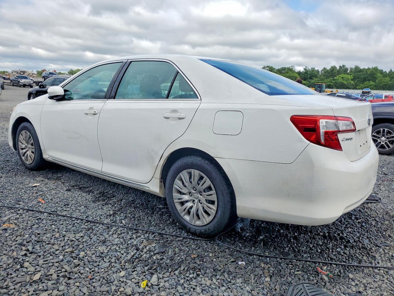 2014 Toyota Camry Le White vin: 4T4BF1FK9ER388594