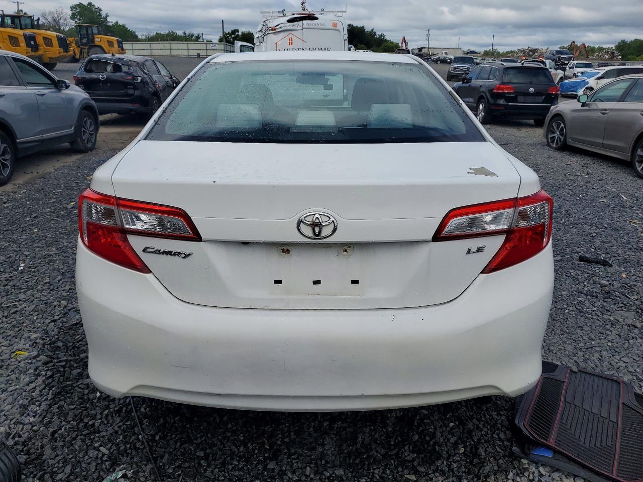 2014 Toyota Camry Le White vin: 4T4BF1FK9ER388594