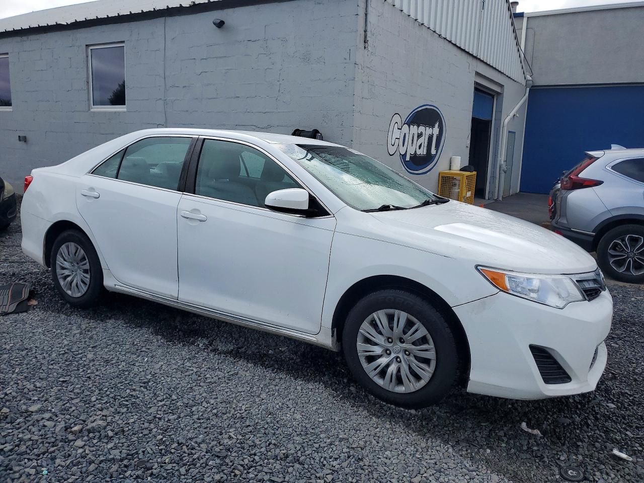 2014 Toyota Camry Le White vin: 4T4BF1FK9ER388594