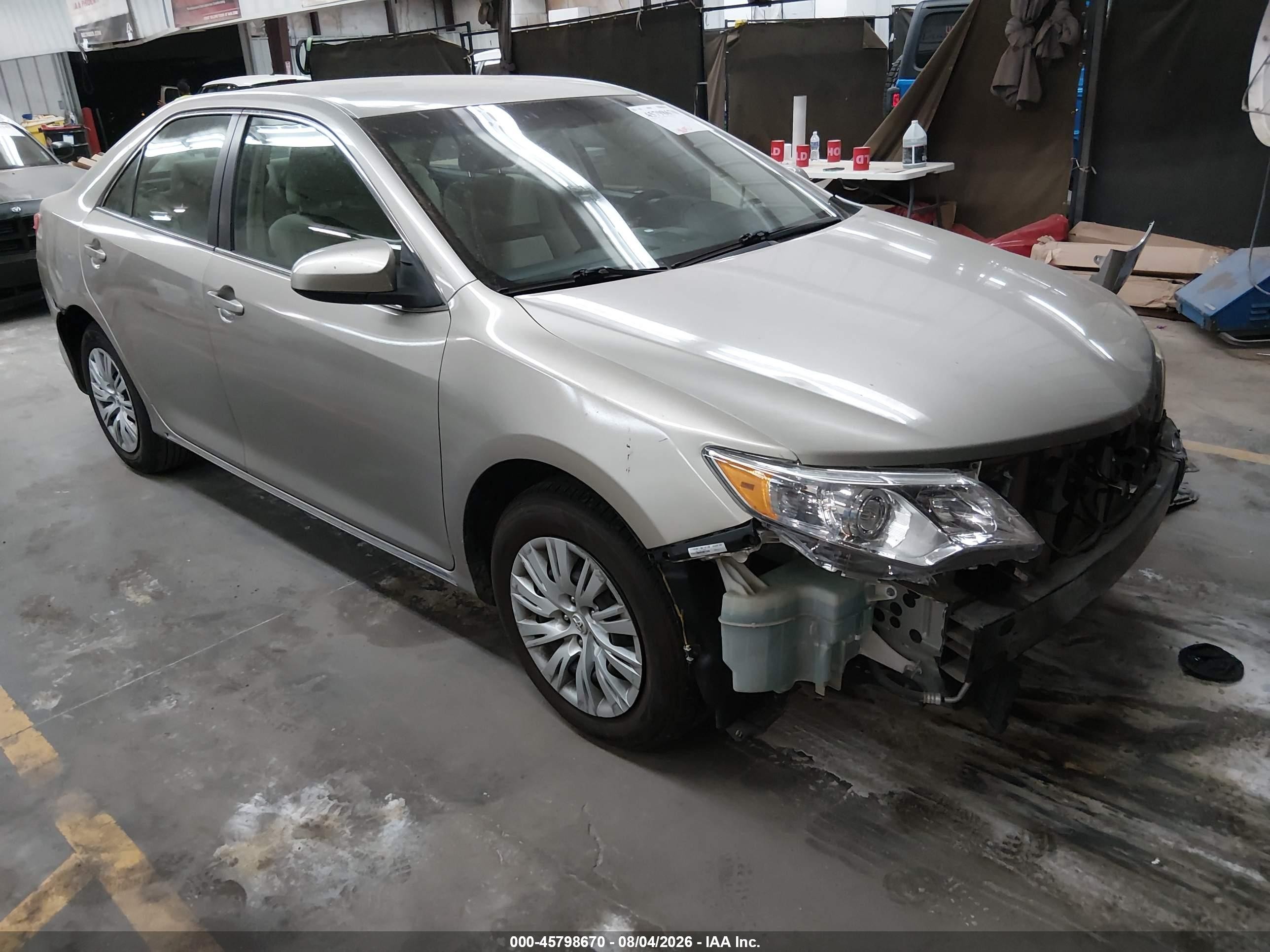2014 Toyota Camry Le Tan vin: 4T4BF1FK9ER393553
