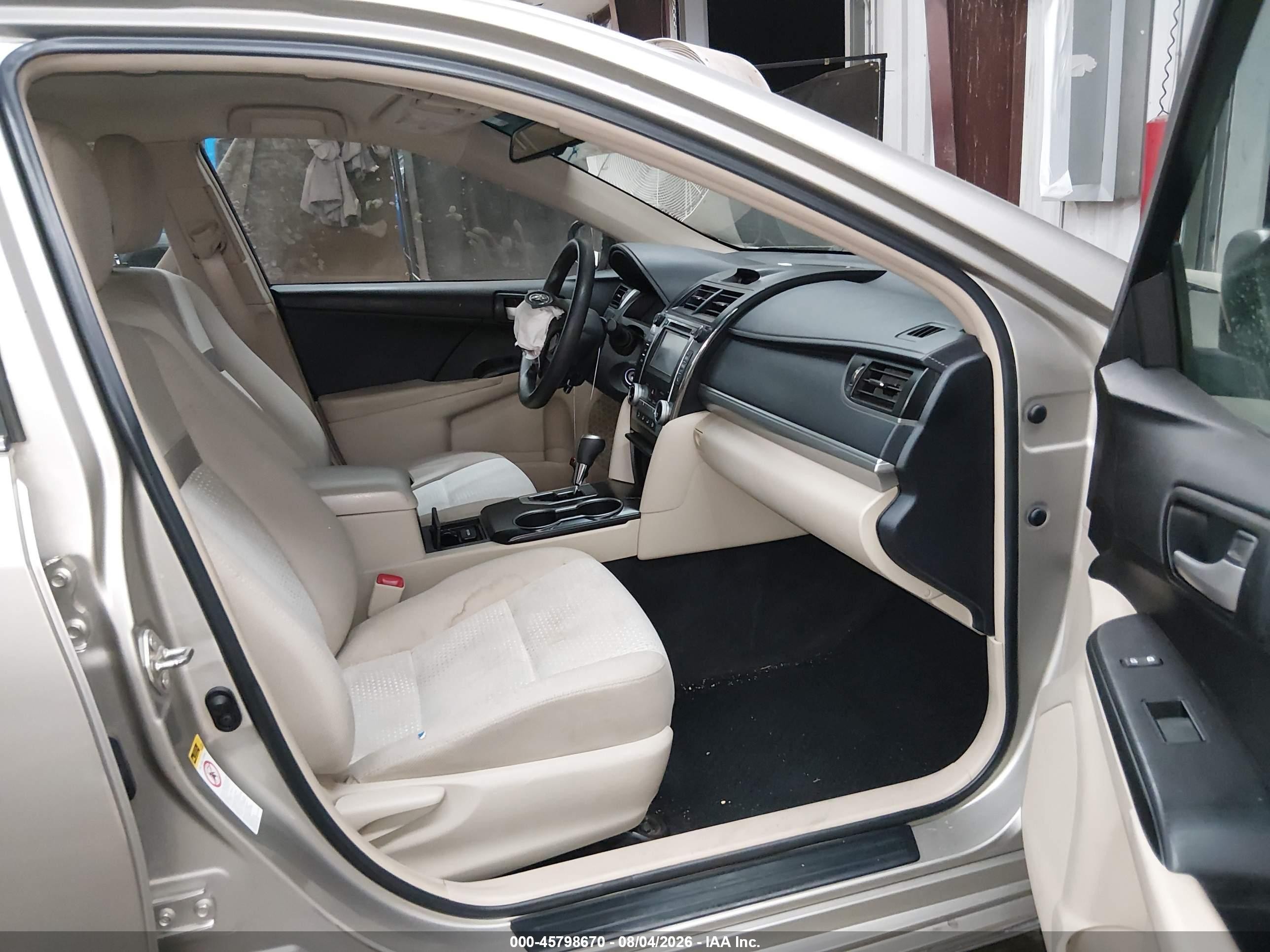 2014 Toyota Camry Le Tan vin: 4T4BF1FK9ER393553