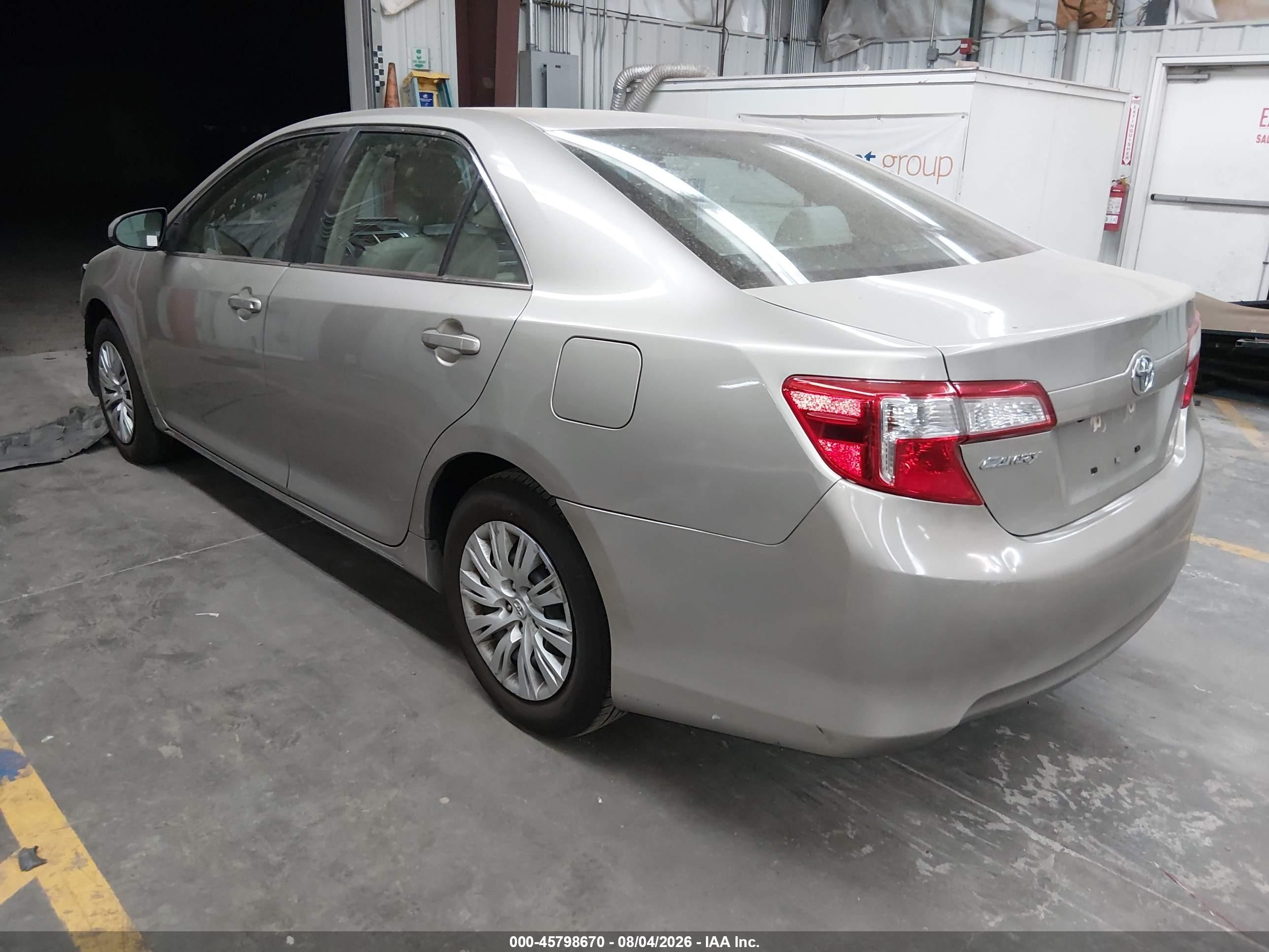 2014 Toyota Camry Le Tan vin: 4T4BF1FK9ER393553