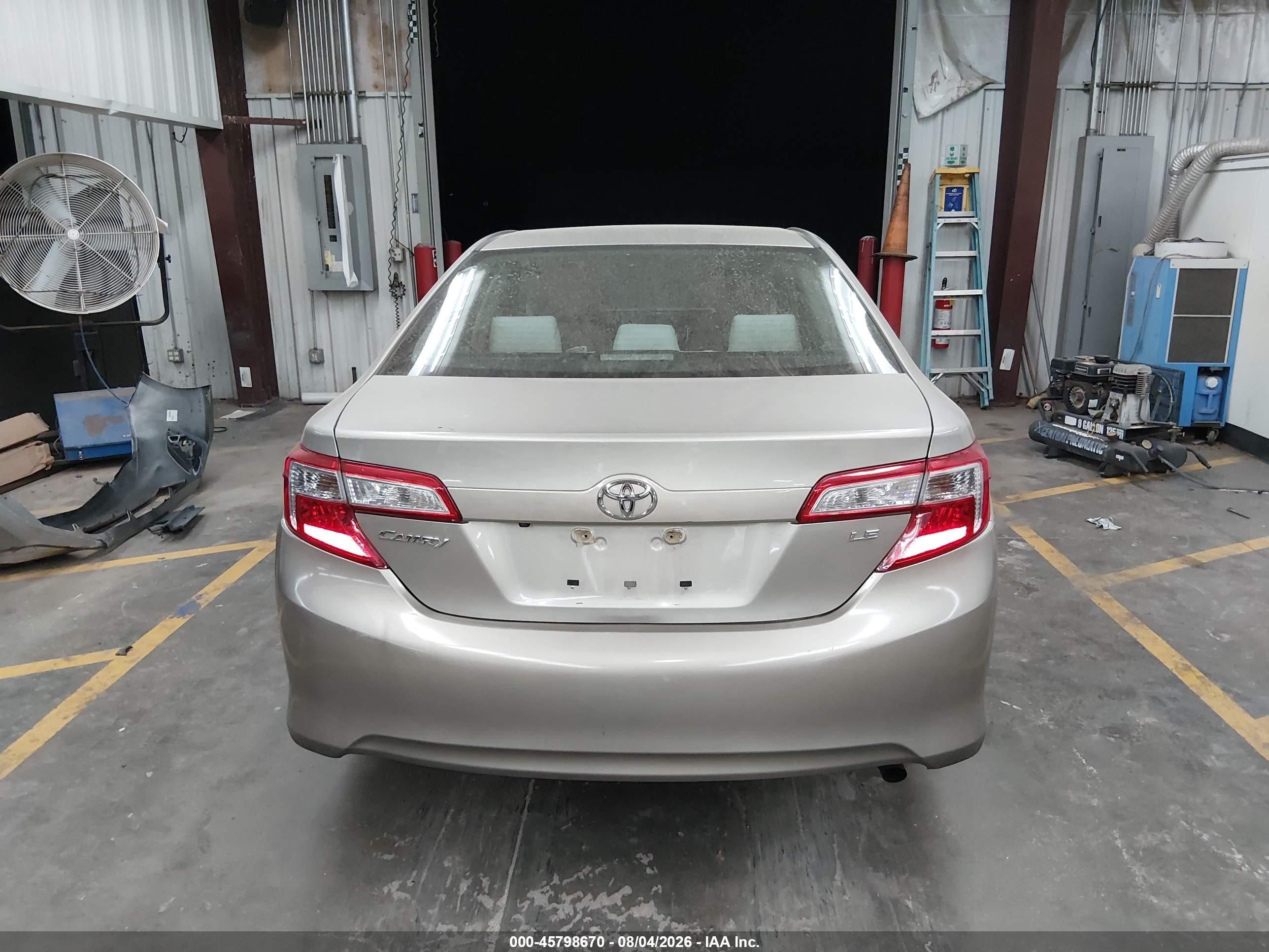2014 Toyota Camry Le Tan vin: 4T4BF1FK9ER393553