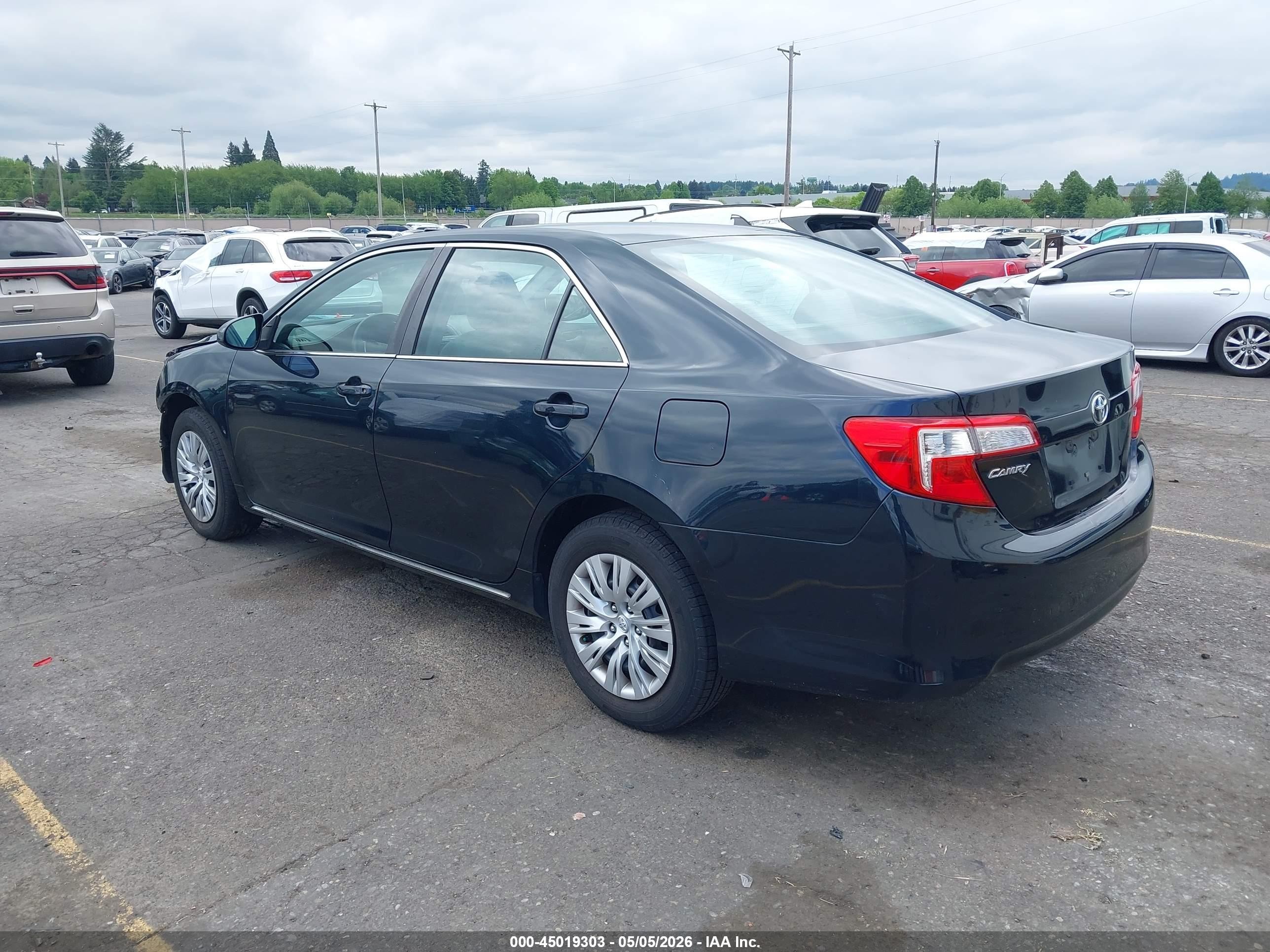 2014 Toyota Camry Le Blue vin: 4T4BF1FK9ER393780