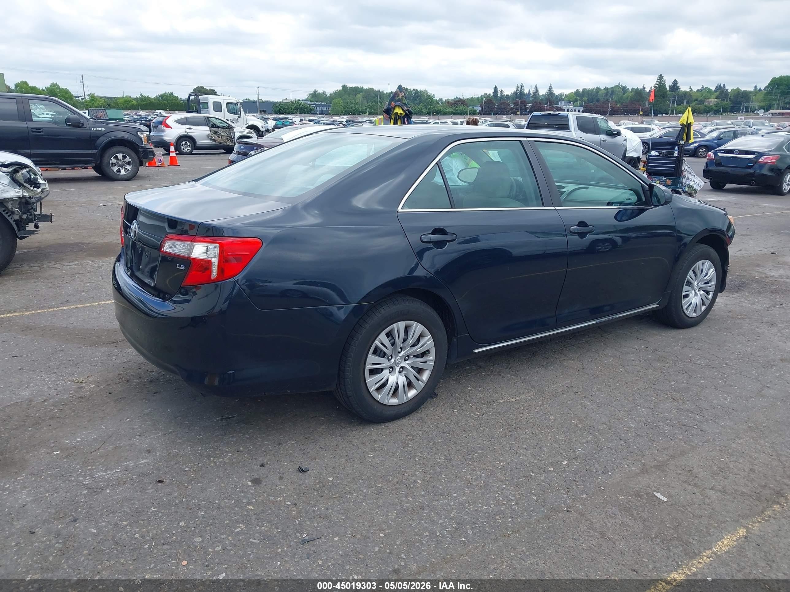 2014 Toyota Camry Le Blue vin: 4T4BF1FK9ER393780