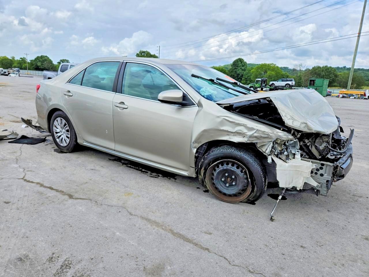 2014 Toyota Camry Le Бежевый vin: 4T4BF1FK9ER395819