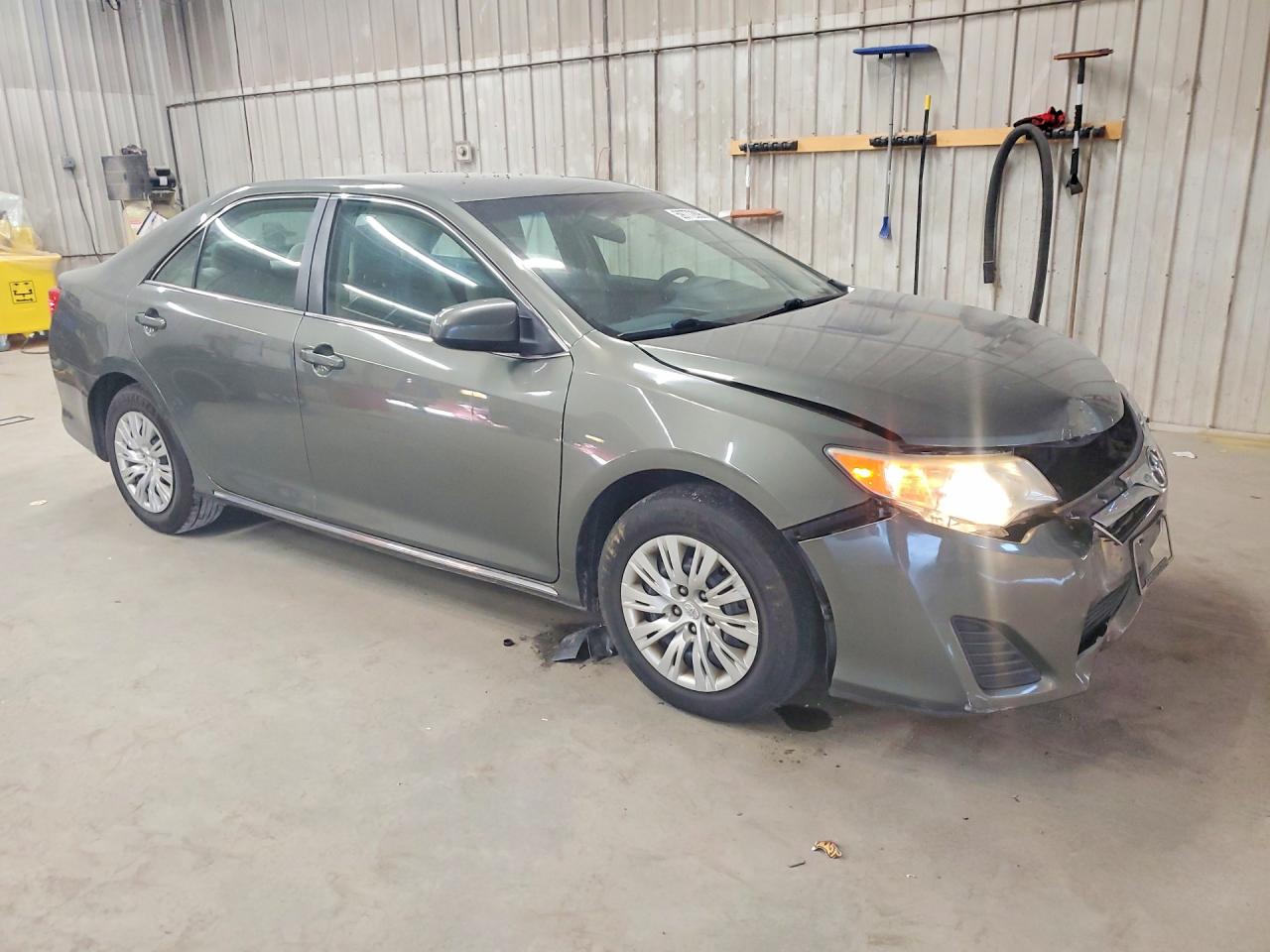 2014 Toyota Camry Le Серый vin: 4T4BF1FK9ER398462