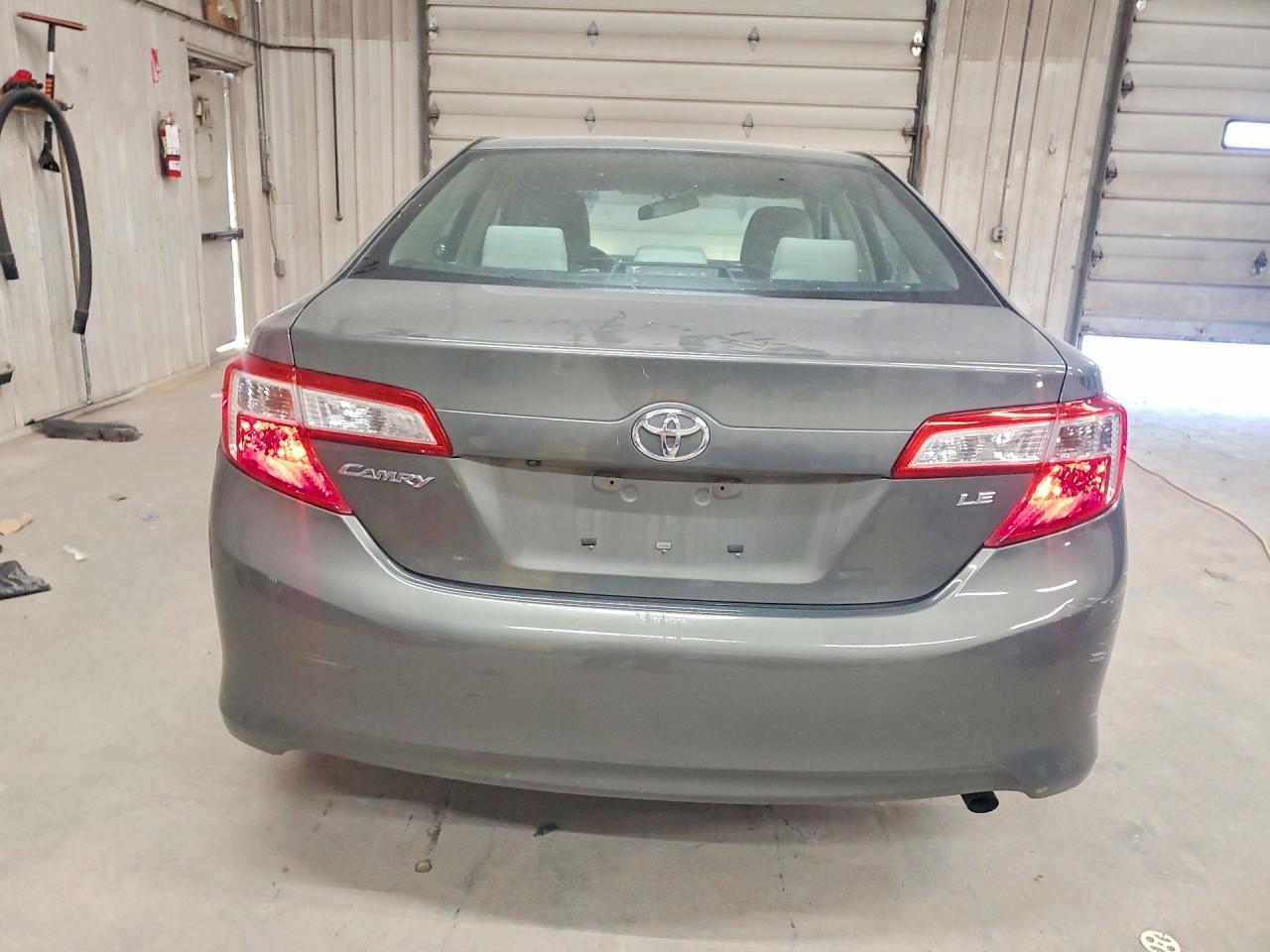 2014 Toyota Camry Le Серый vin: 4T4BF1FK9ER398462