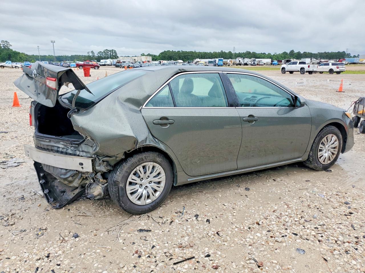 2014 Toyota Camry Le Gray vin: 4T4BF1FK9ER405099