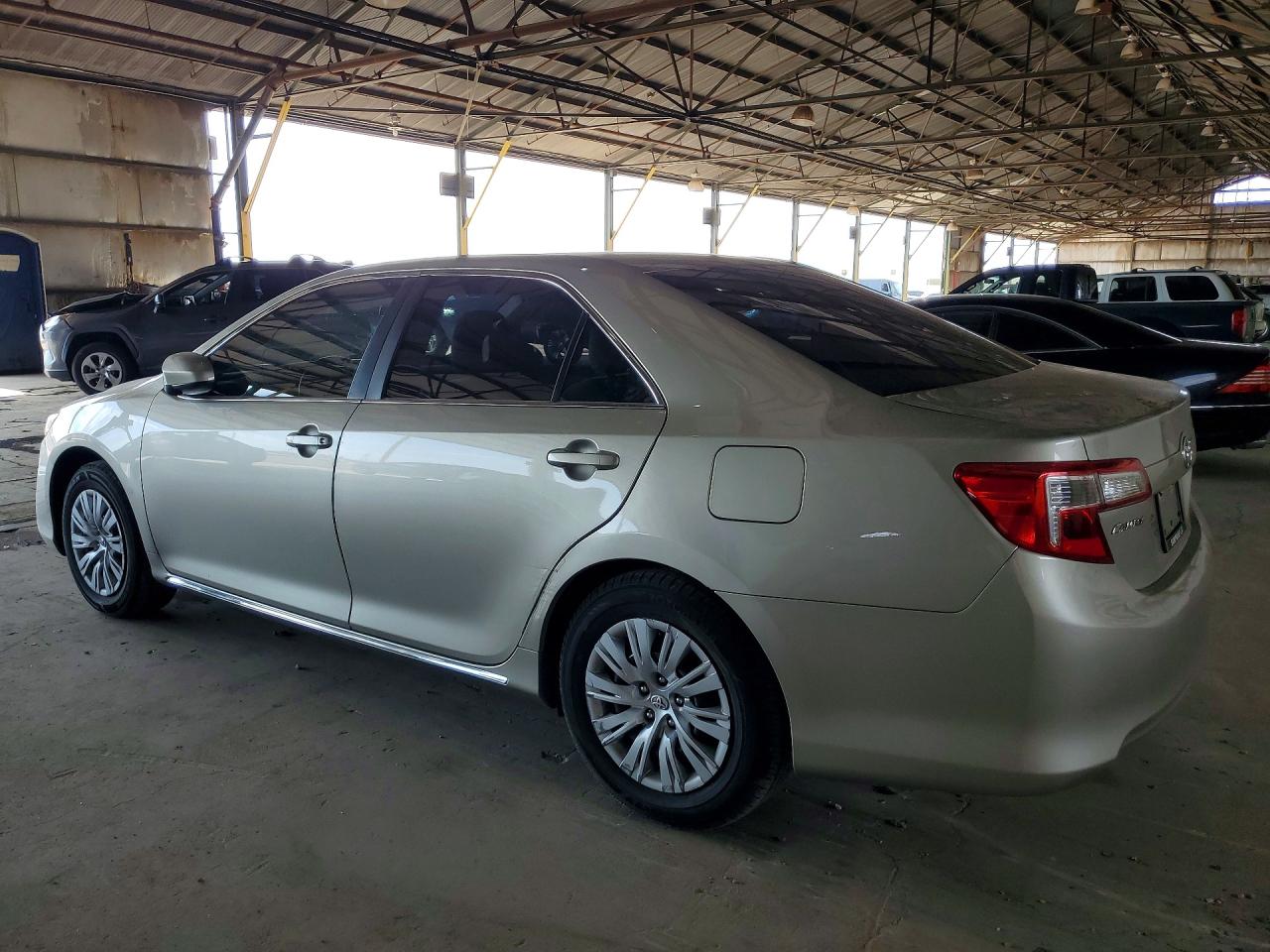 2014 Toyota Camry Le Silver vin: 4T4BF1FK9ER413557
