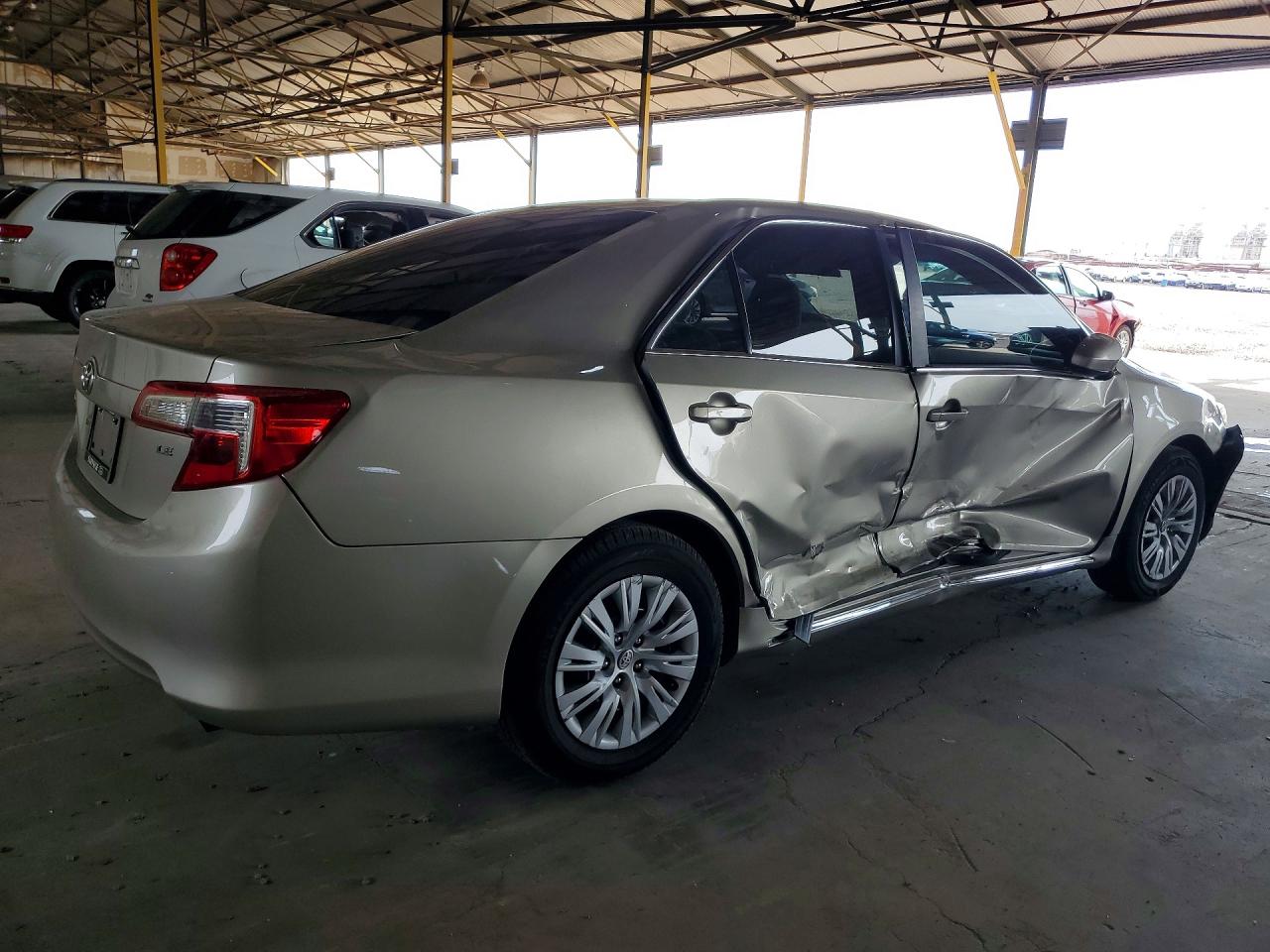 2014 Toyota Camry Le Silver vin: 4T4BF1FK9ER413557