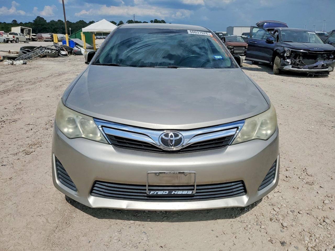 2014 Toyota Camry Le Beige vin: 4T4BF1FK9ER422159