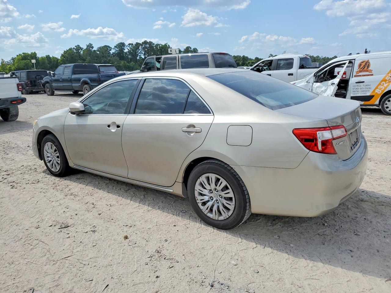 2014 Toyota Camry Le Beige vin: 4T4BF1FK9ER422159