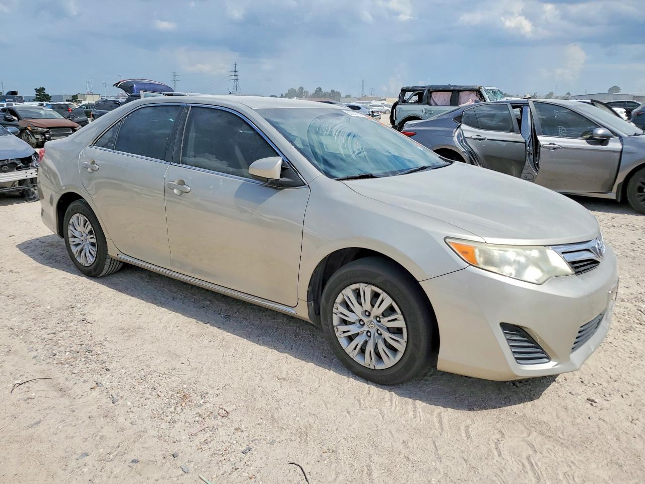 2014 Toyota Camry Le Beige vin: 4T4BF1FK9ER422159