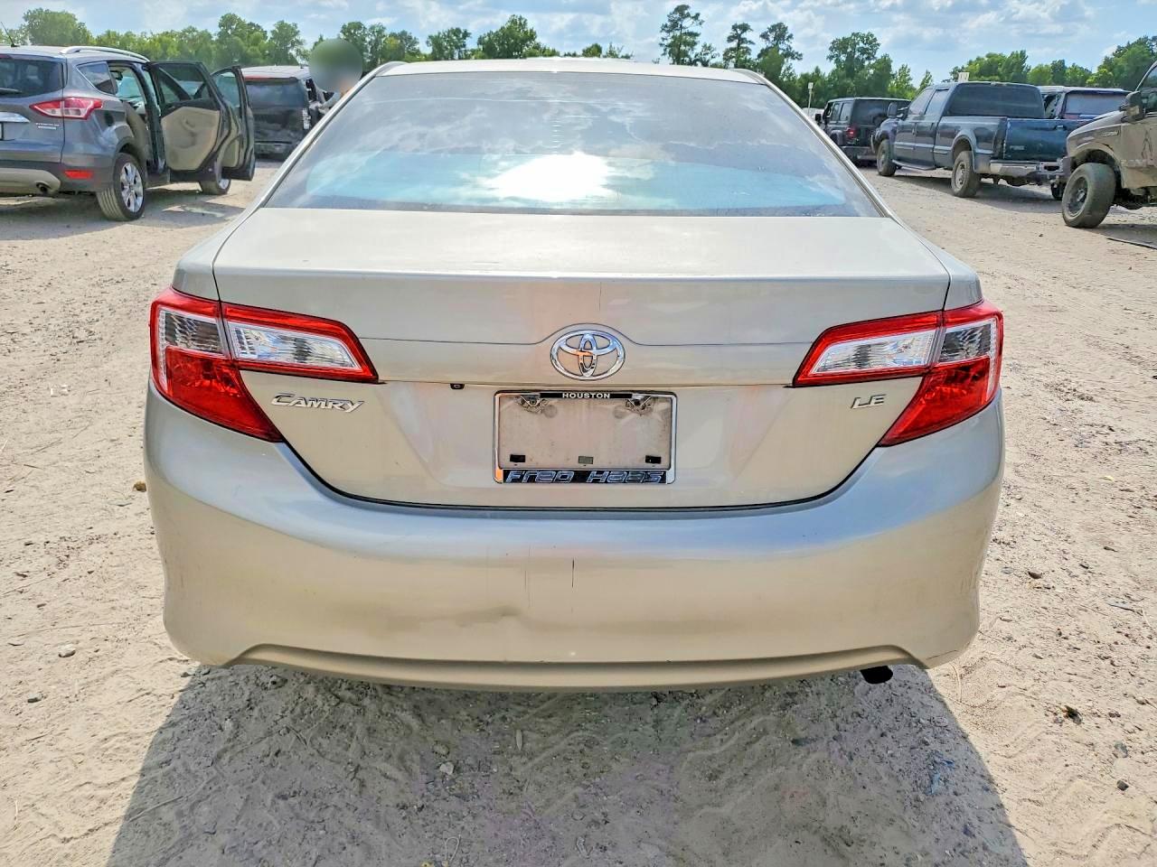 2014 Toyota Camry Le Beige vin: 4T4BF1FK9ER422159