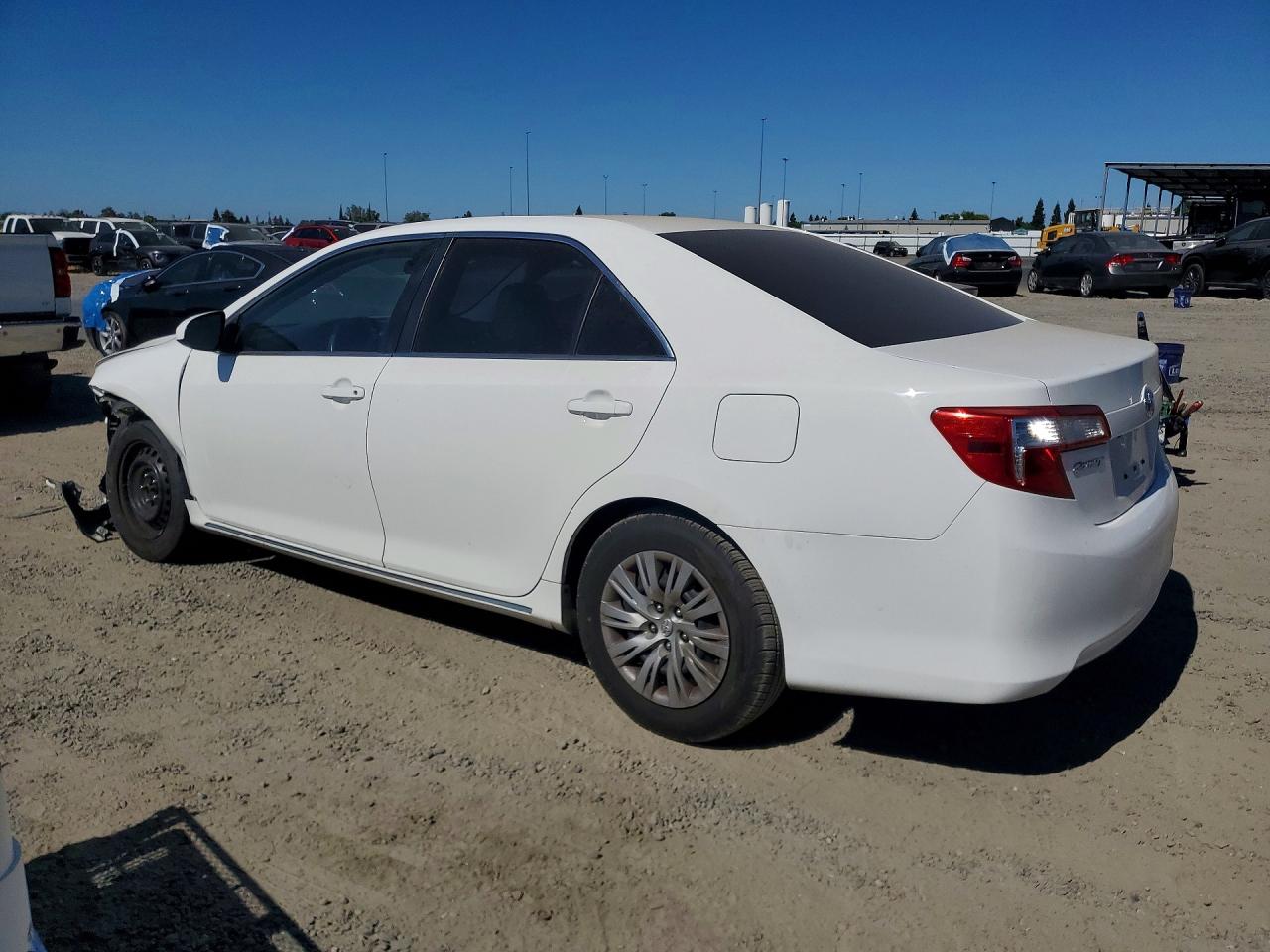 2014 Toyota Camry Le White vin: 4T4BF1FK9ER422887