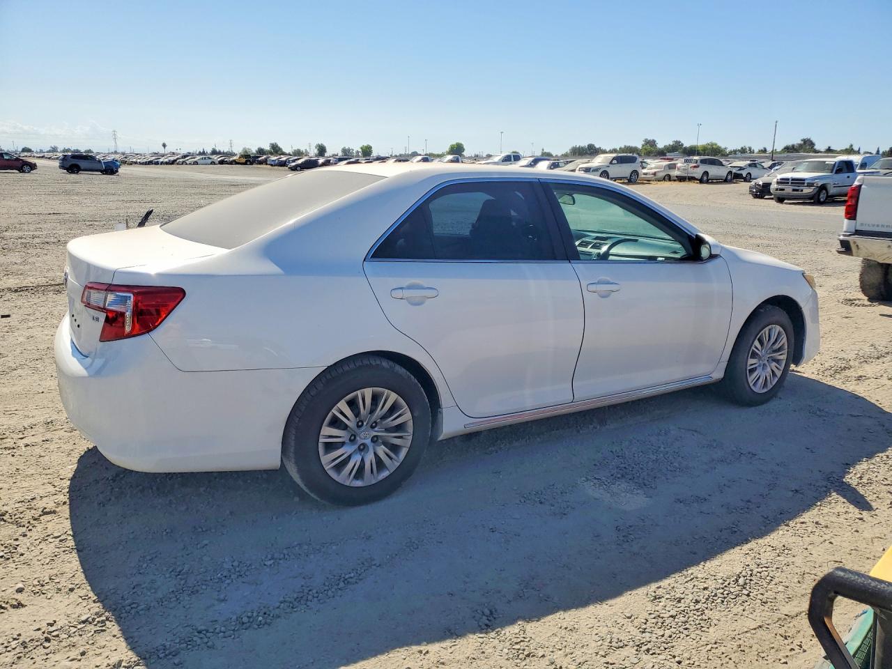 2014 Toyota Camry Le White vin: 4T4BF1FK9ER422887