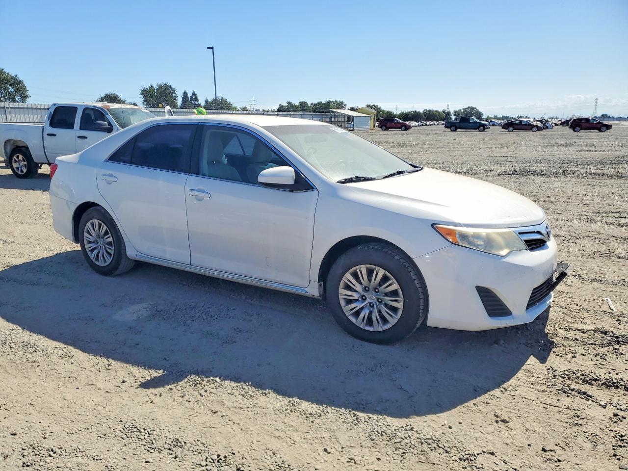 2014 Toyota Camry Le White vin: 4T4BF1FK9ER422887