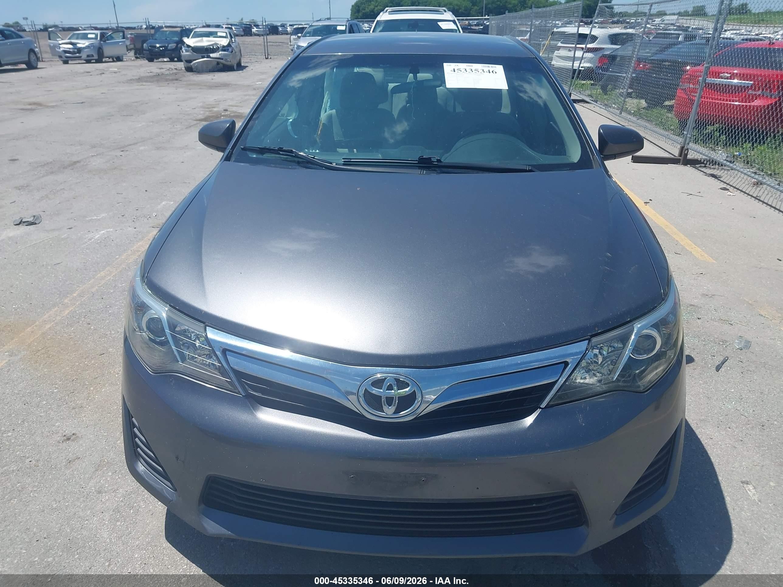 2014 Toyota Camry Le Gray vin: 4T4BF1FK9ER423327