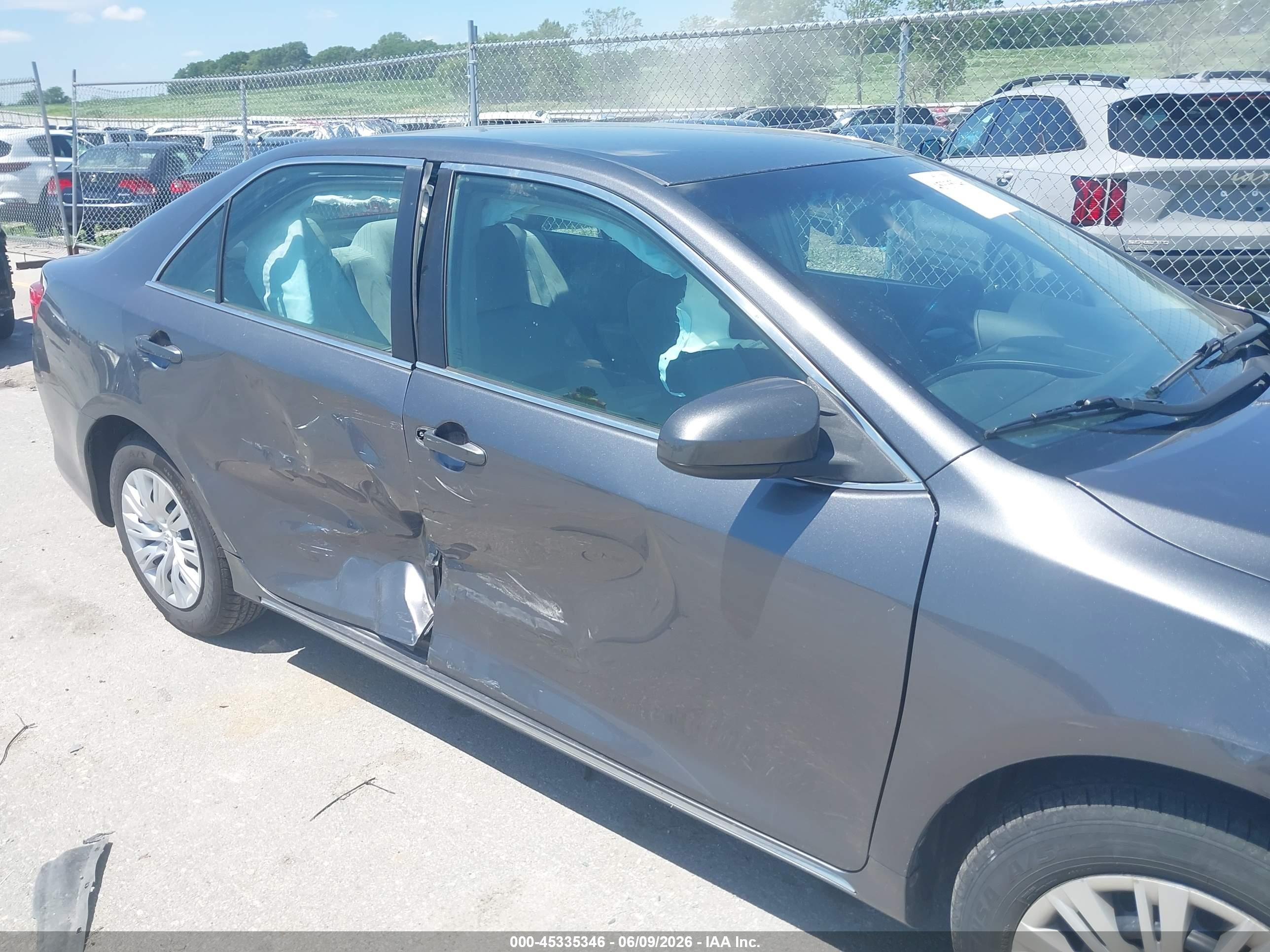 2014 Toyota Camry Le Gray vin: 4T4BF1FK9ER423327