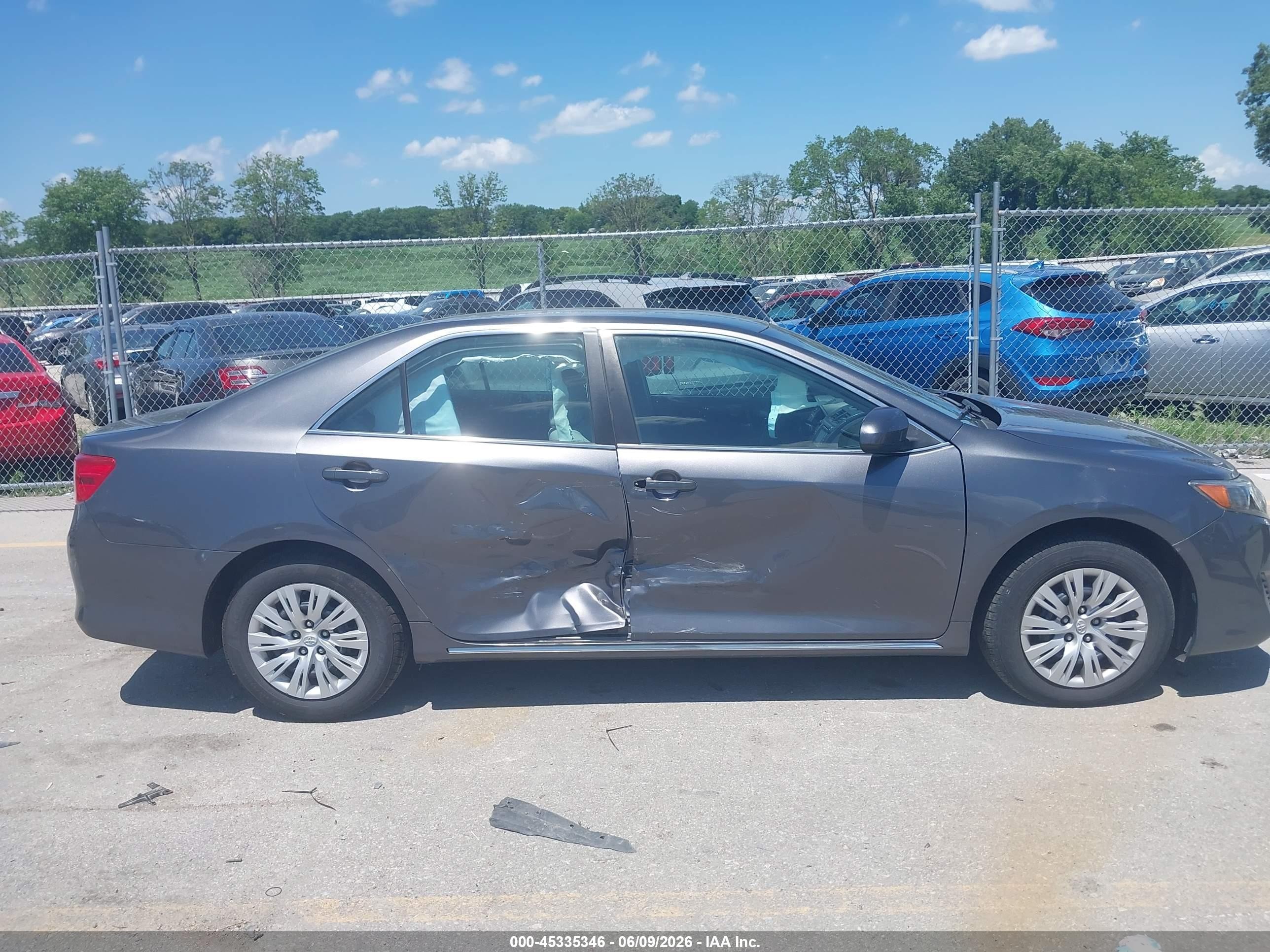2014 Toyota Camry Le Gray vin: 4T4BF1FK9ER423327