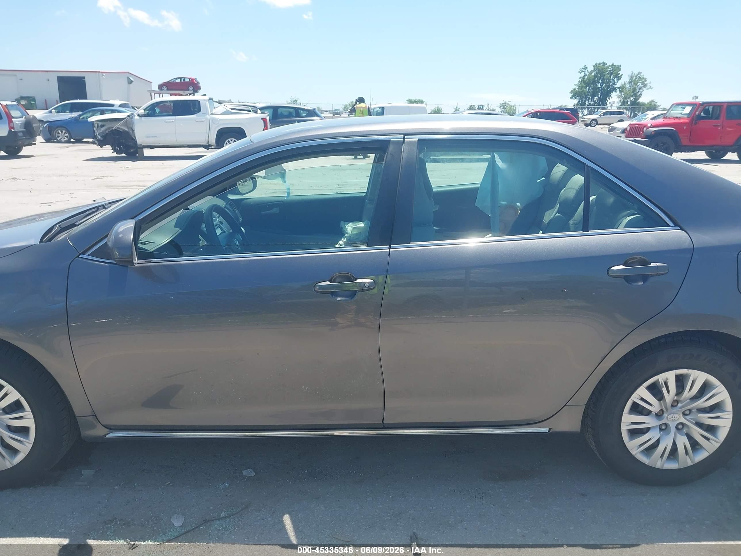 2014 Toyota Camry Le Gray vin: 4T4BF1FK9ER423327