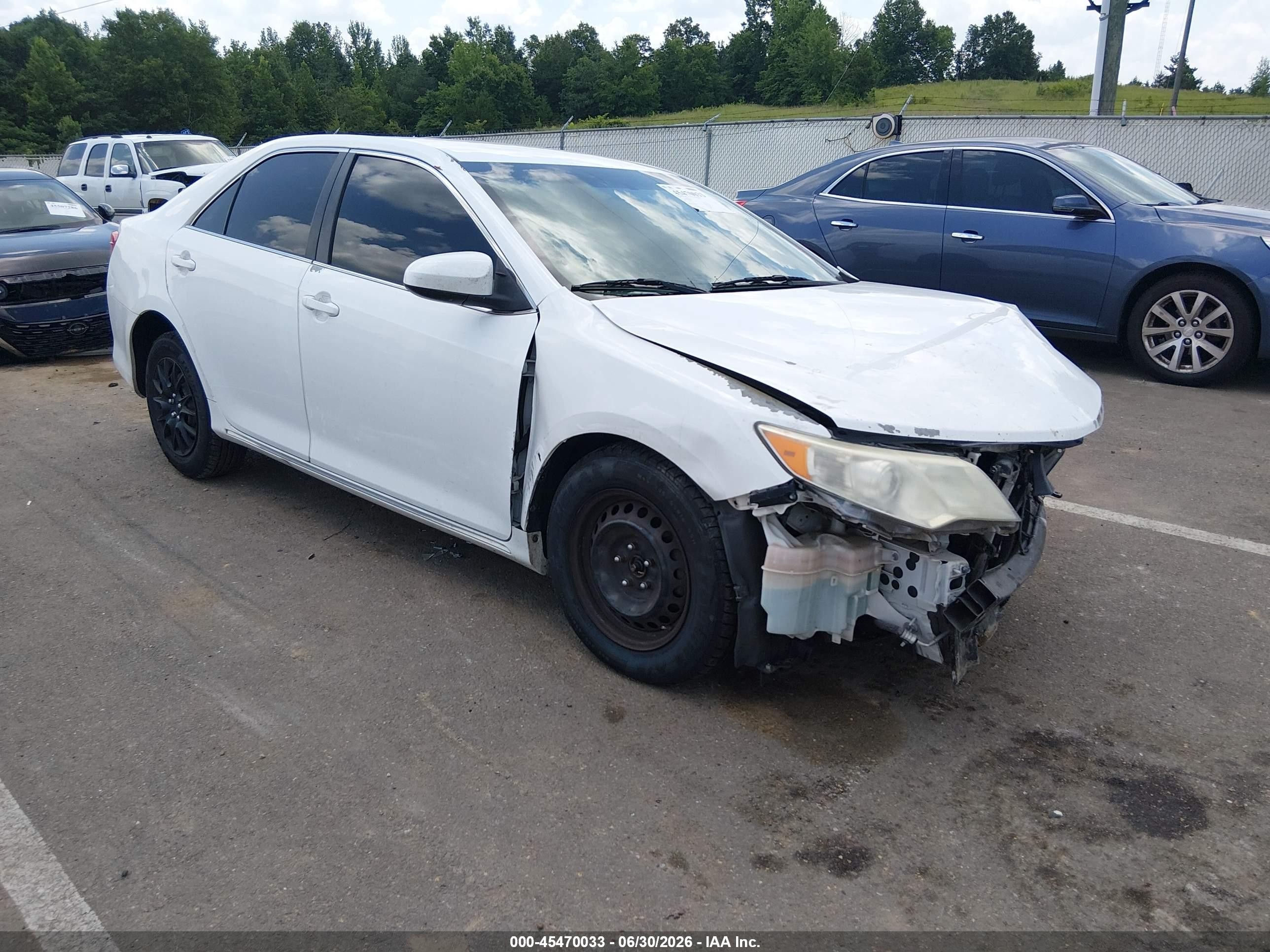 2014 Toyota Camry Le White vin: 4T4BF1FK9ER434344