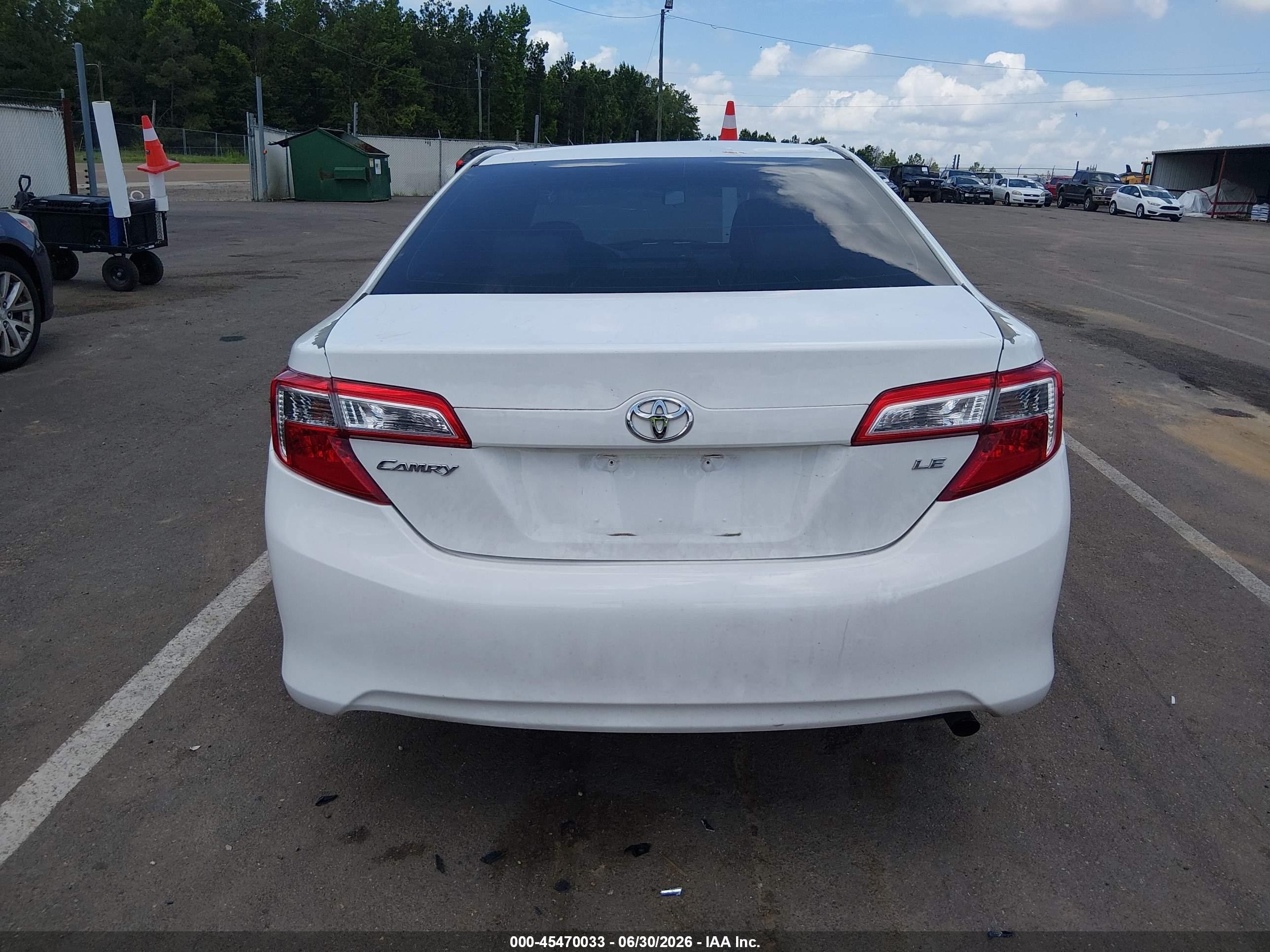 2014 Toyota Camry Le White vin: 4T4BF1FK9ER434344