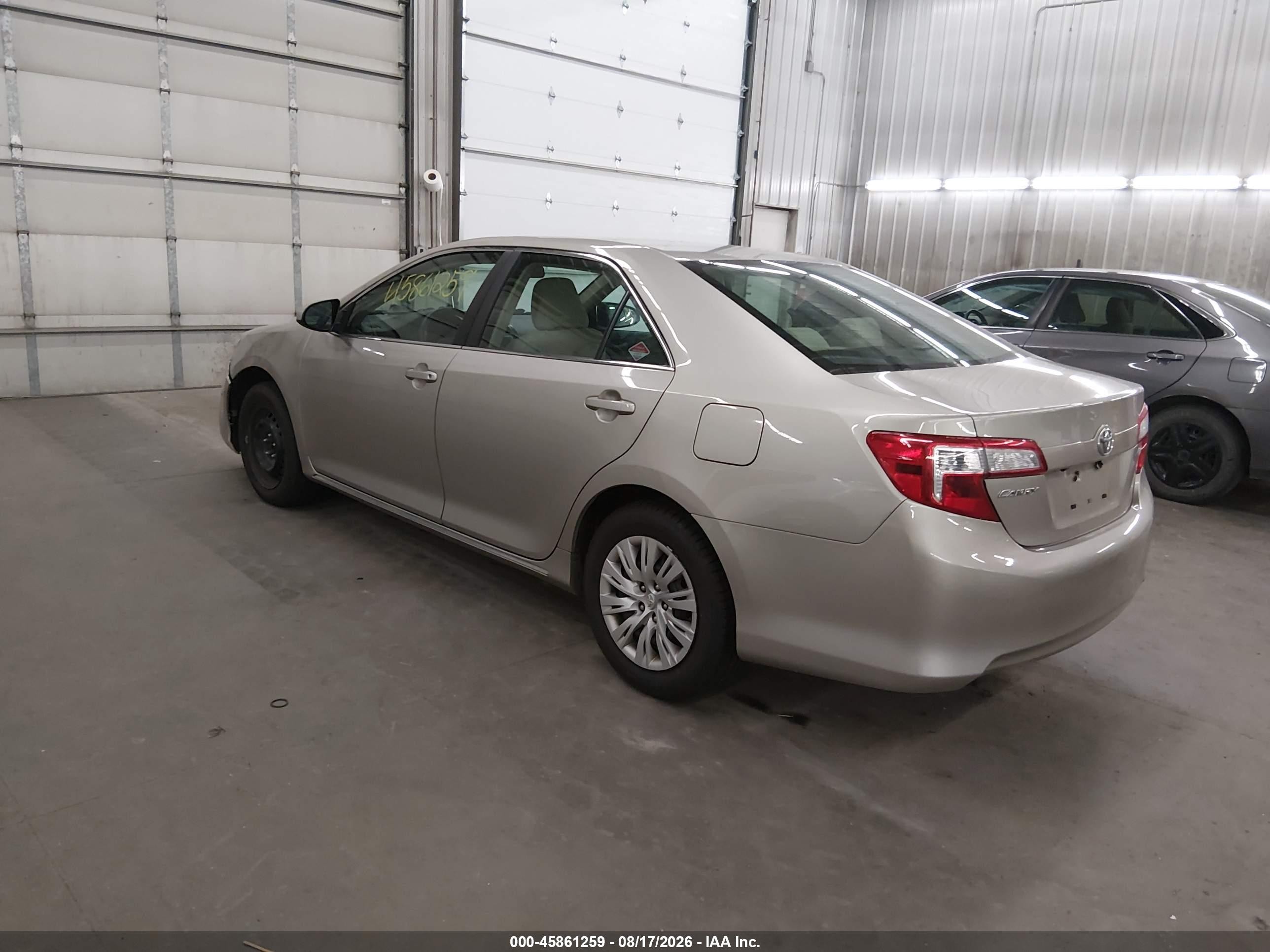 2014 Toyota Camry Le Gold vin: 4T4BF1FK9ER436126
