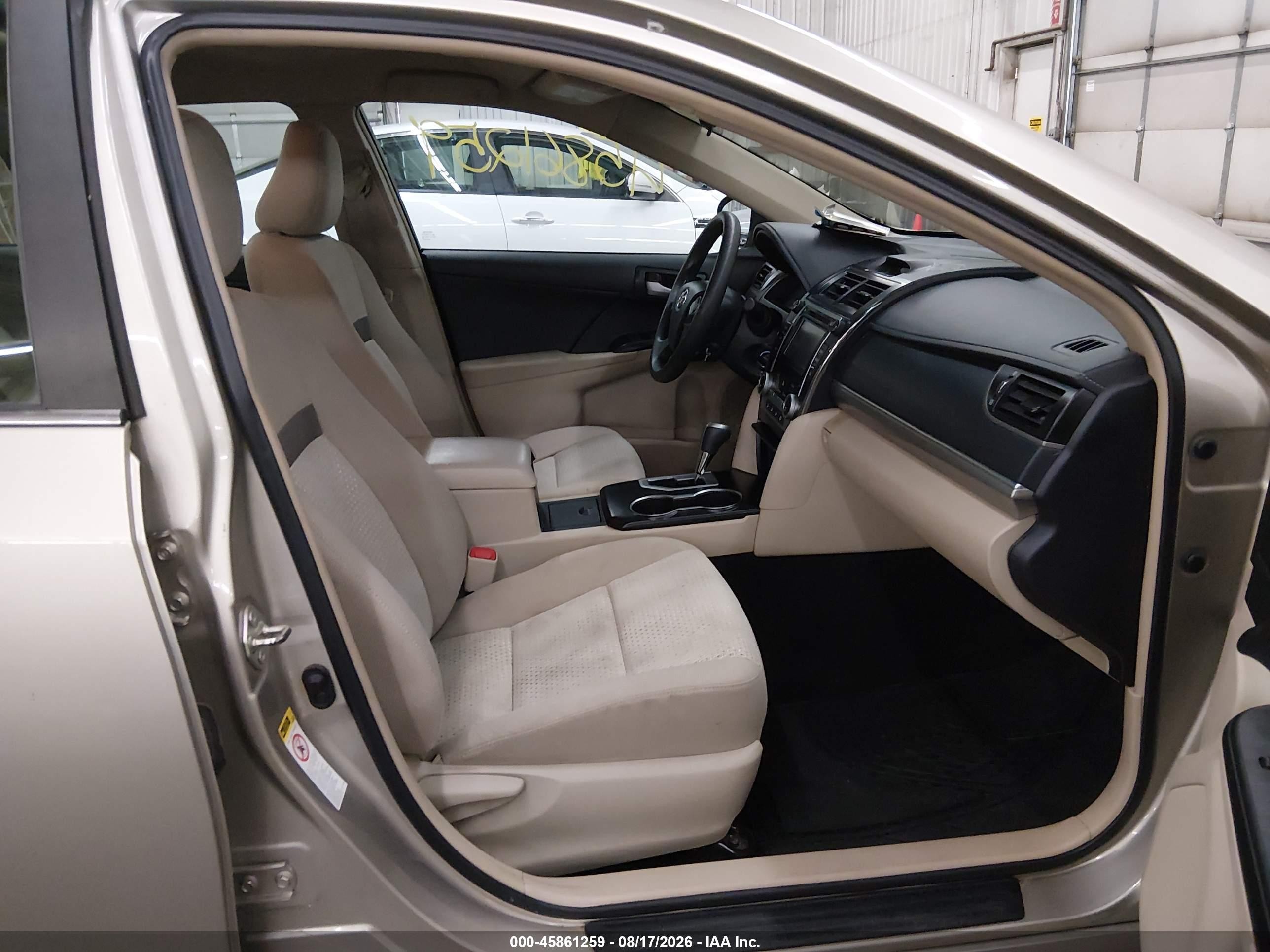 2014 Toyota Camry Le Gold vin: 4T4BF1FK9ER436126