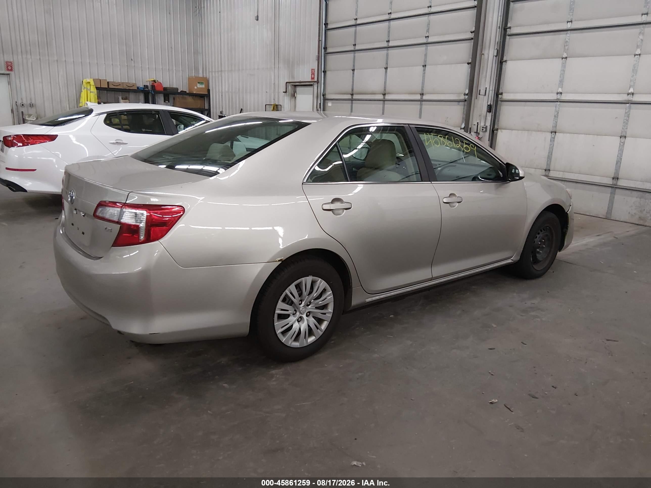 2014 Toyota Camry Le Gold vin: 4T4BF1FK9ER436126