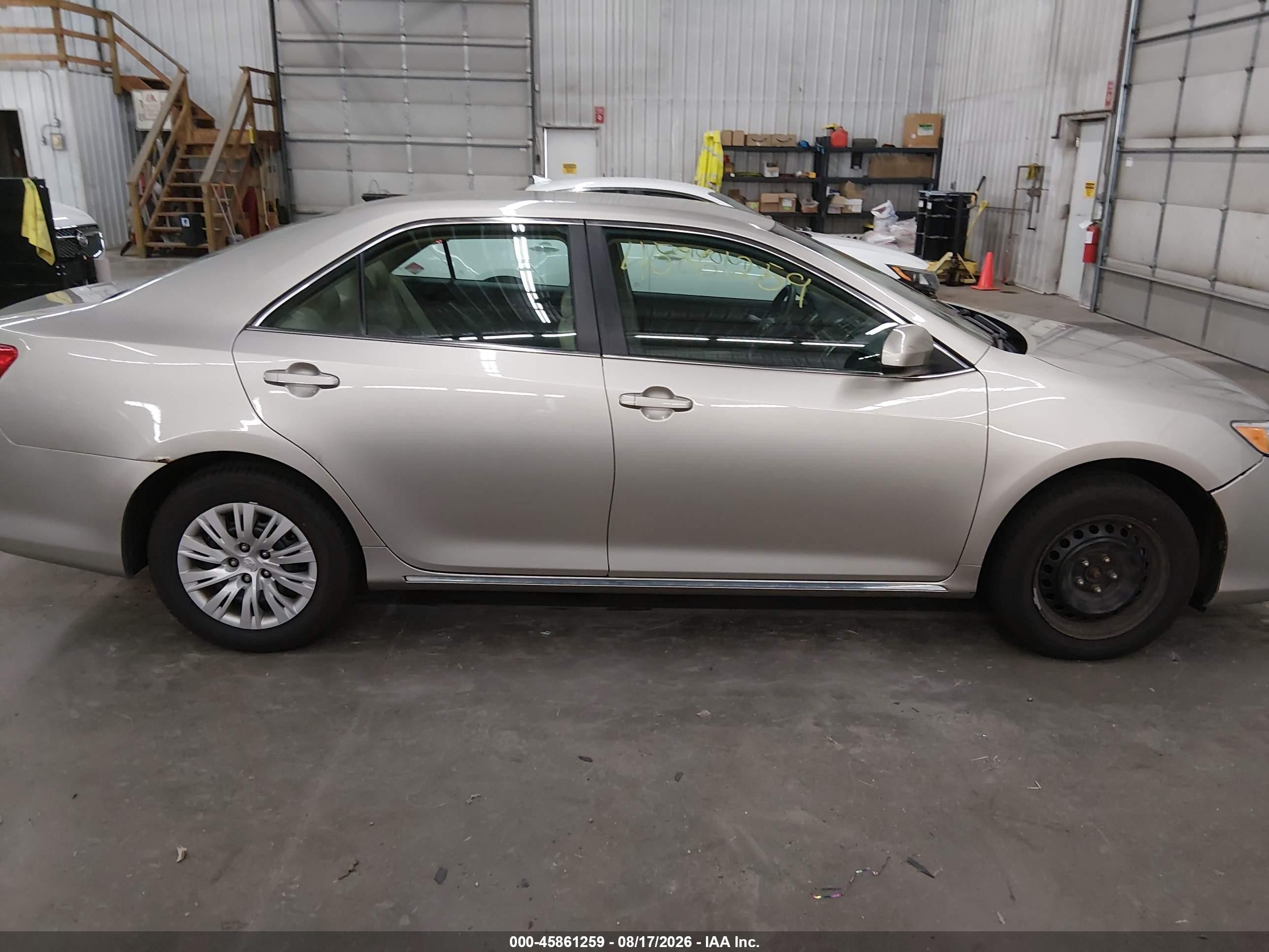 2014 Toyota Camry Le Gold vin: 4T4BF1FK9ER436126