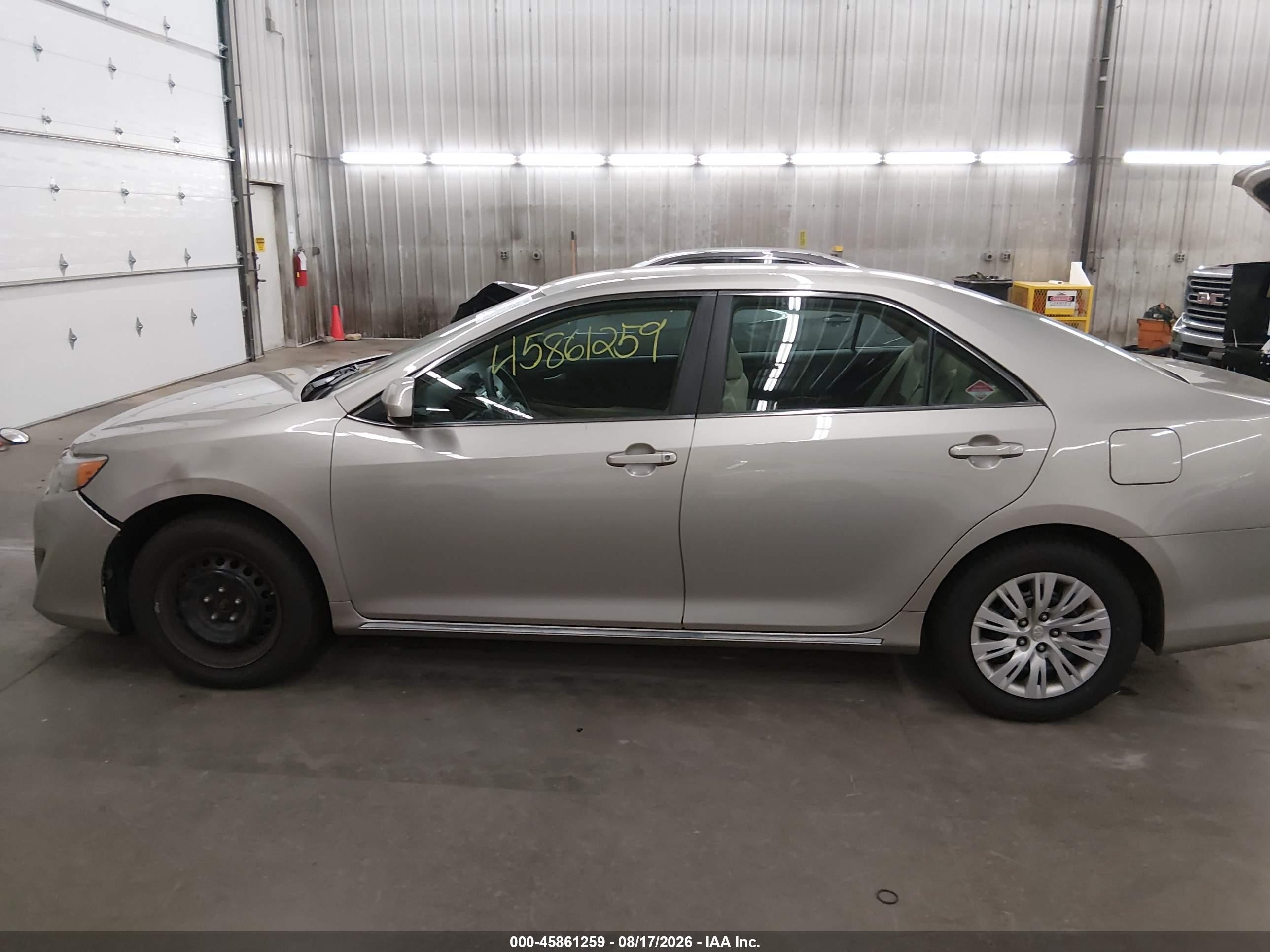 2014 Toyota Camry Le Gold vin: 4T4BF1FK9ER436126