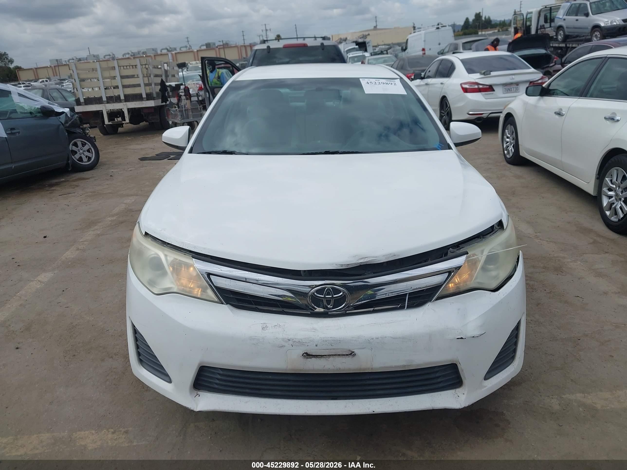 2014 Toyota Camry Le White vin: 4T4BF1FK9ER441696