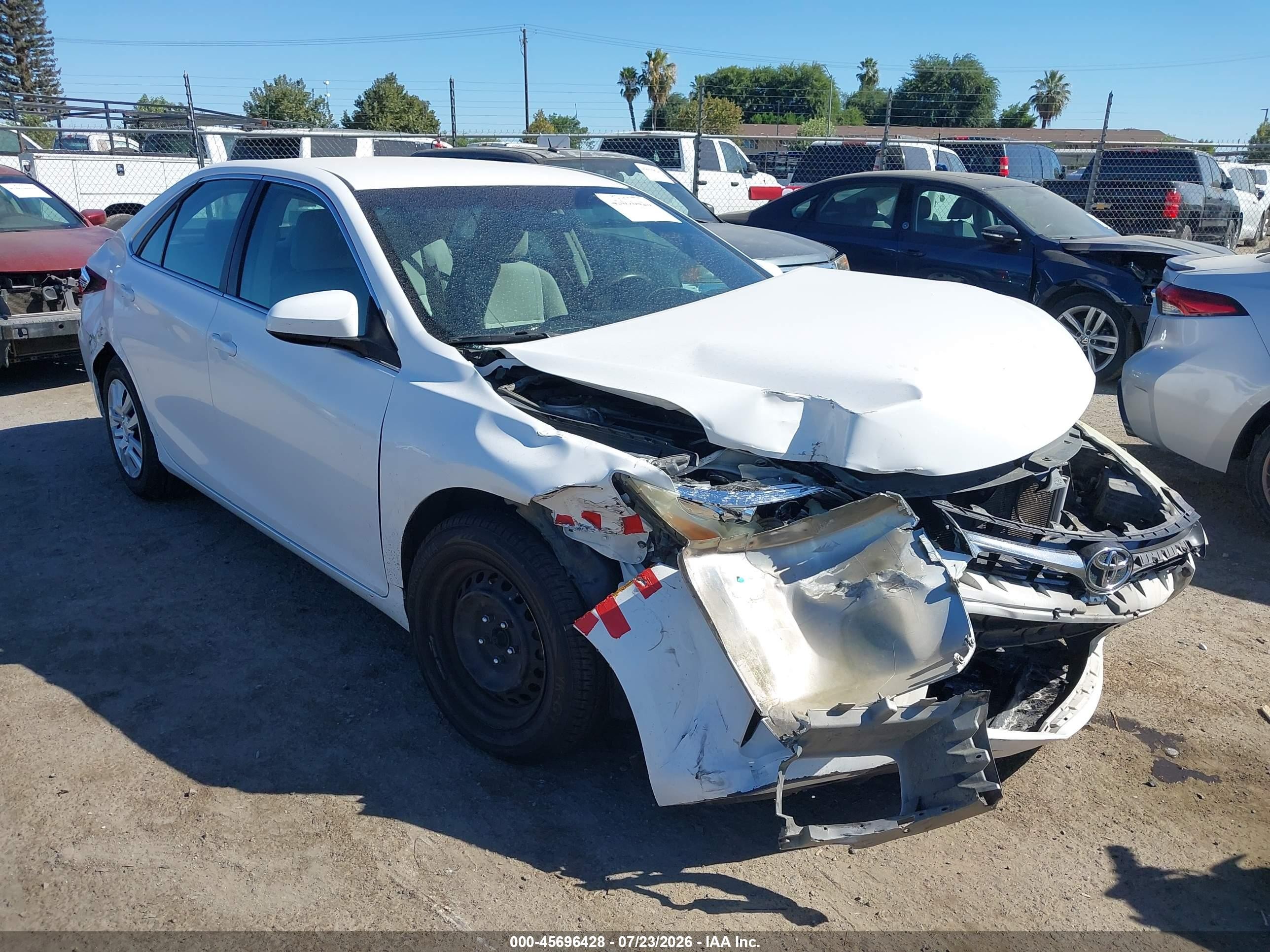 2015 Toyota Camry Le White vin: 4T4BF1FK9FR448939