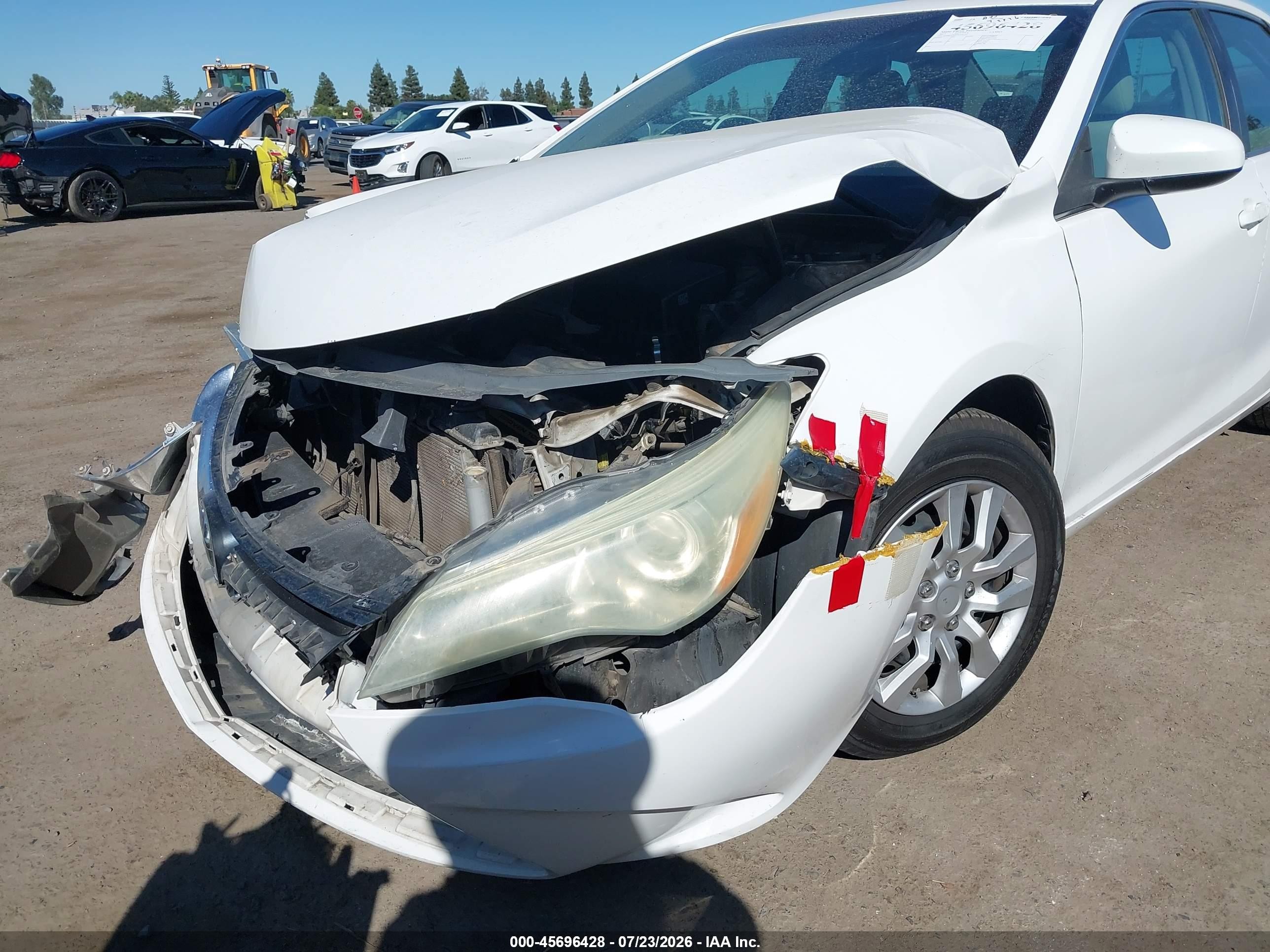 2015 Toyota Camry Le Белый vin: 4T4BF1FK9FR448939