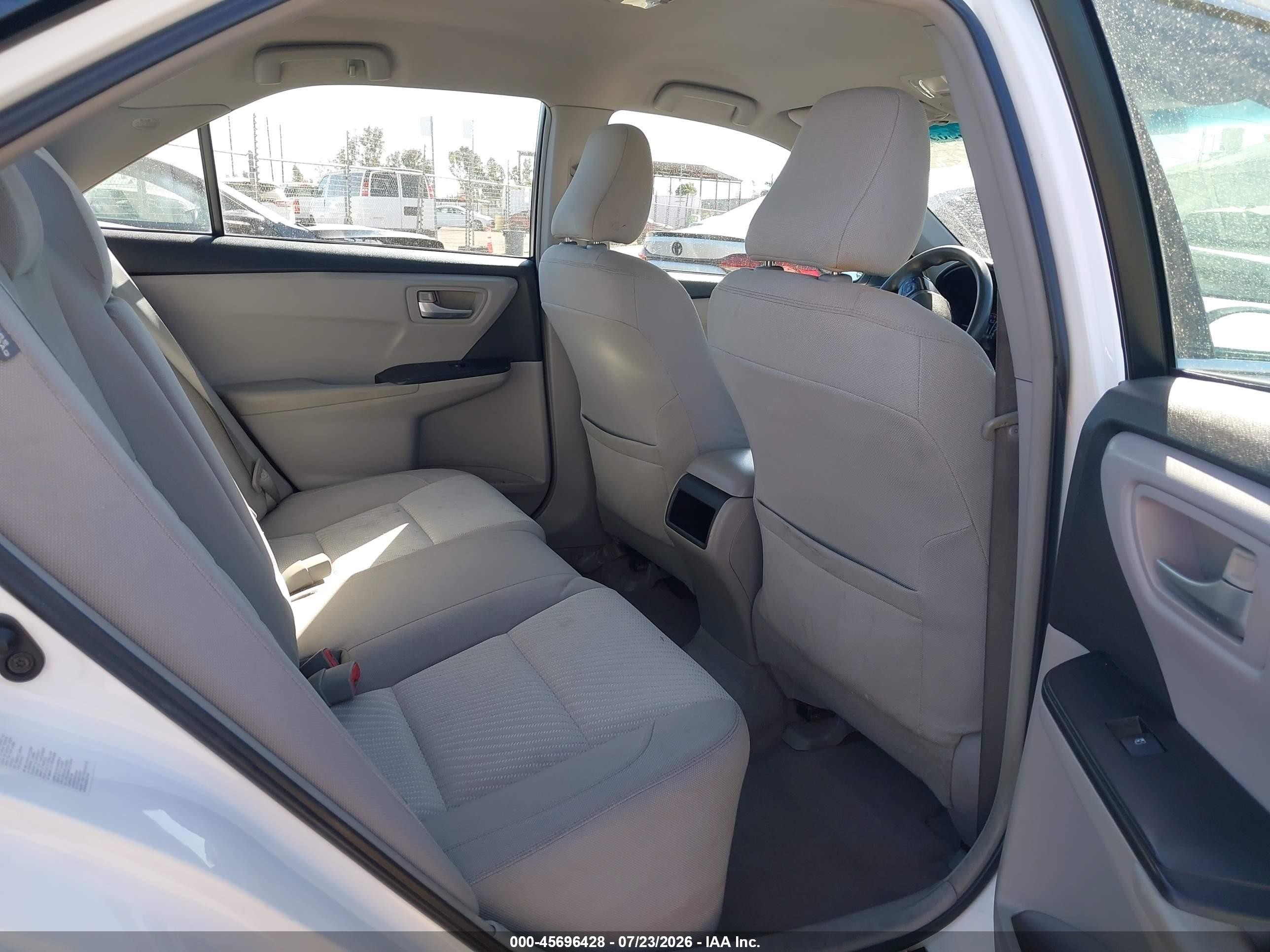2015 Toyota Camry Le Белый vin: 4T4BF1FK9FR448939