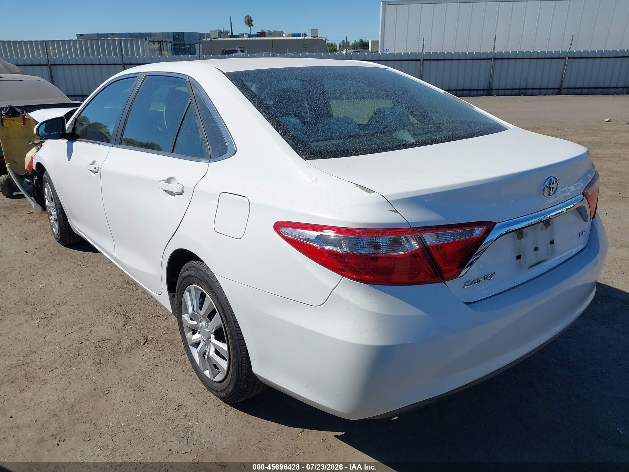 2015 Toyota Camry Le Белый vin: 4T4BF1FK9FR448939