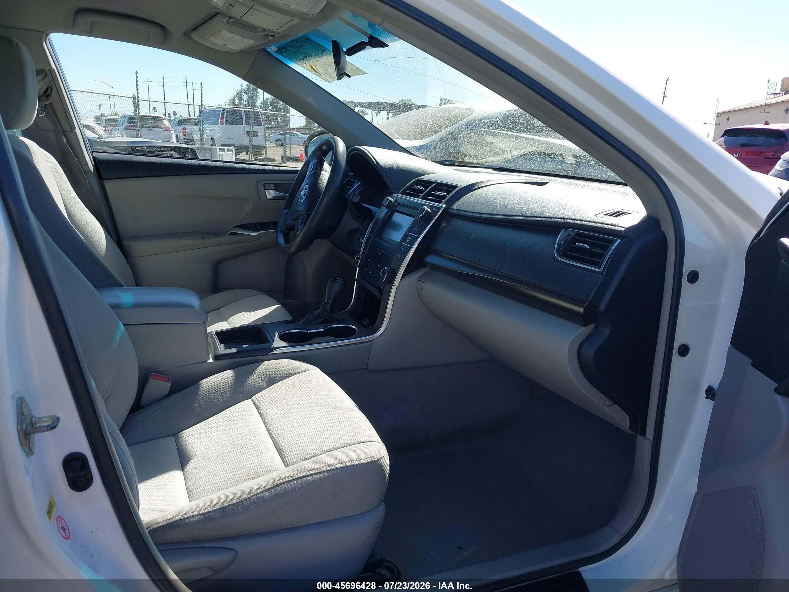 2015 Toyota Camry Le Белый vin: 4T4BF1FK9FR448939