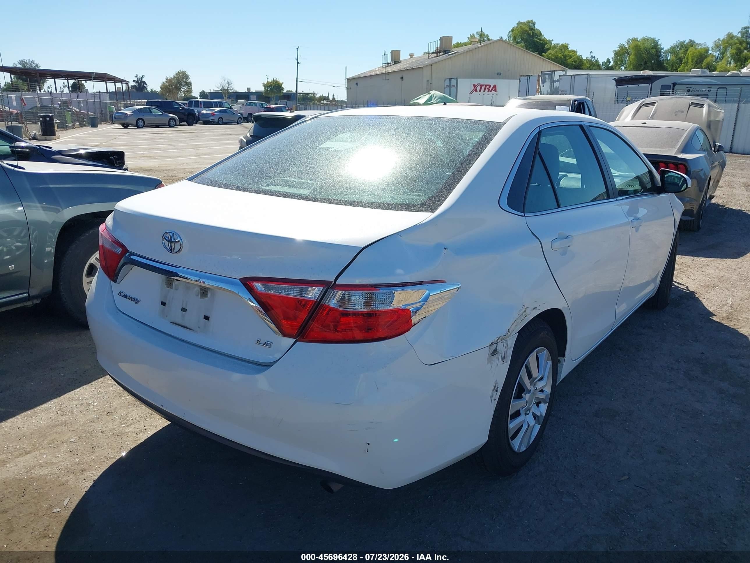 2015 Toyota Camry Le Белый vin: 4T4BF1FK9FR448939