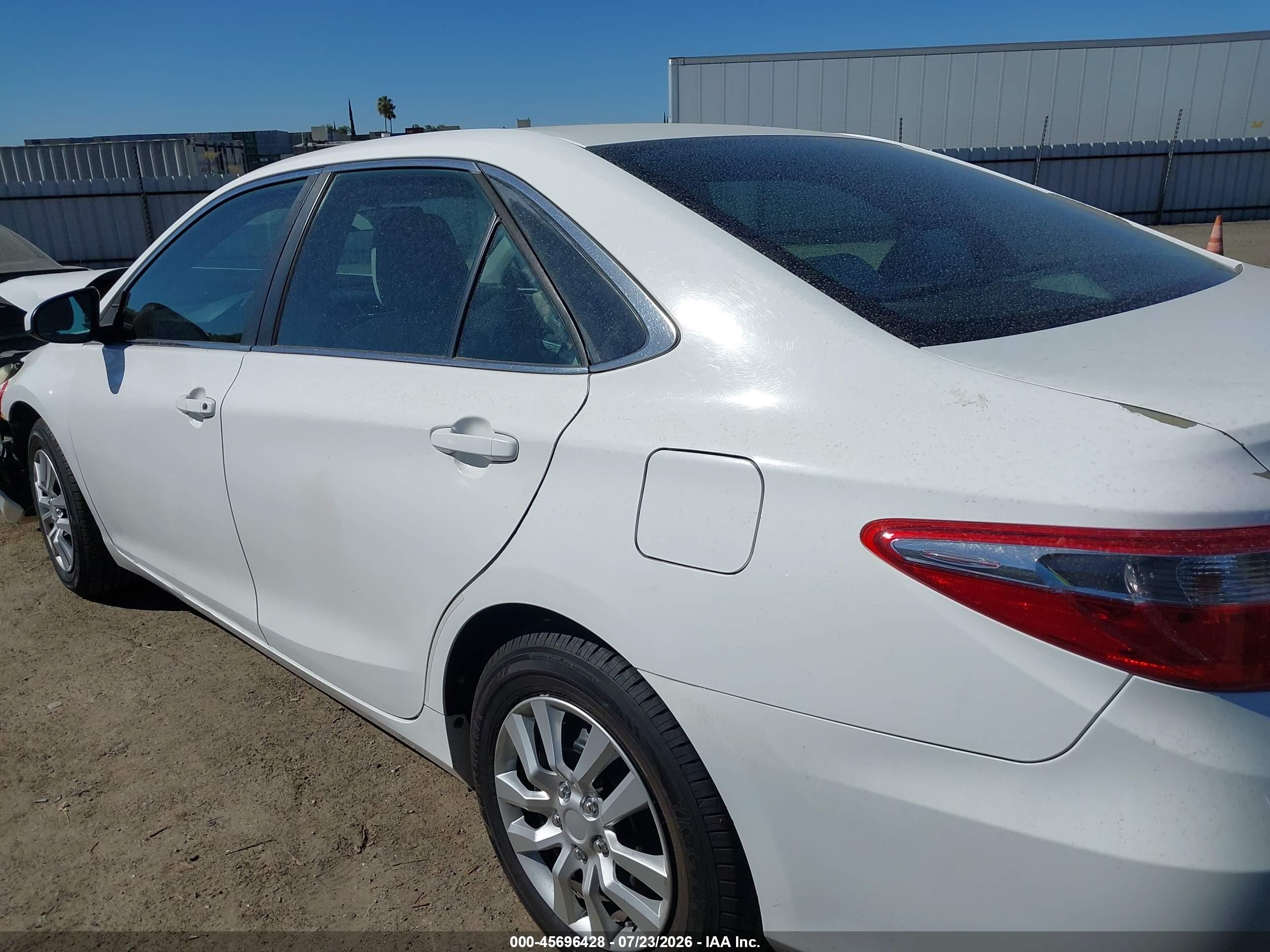 2015 Toyota Camry Le Белый vin: 4T4BF1FK9FR448939