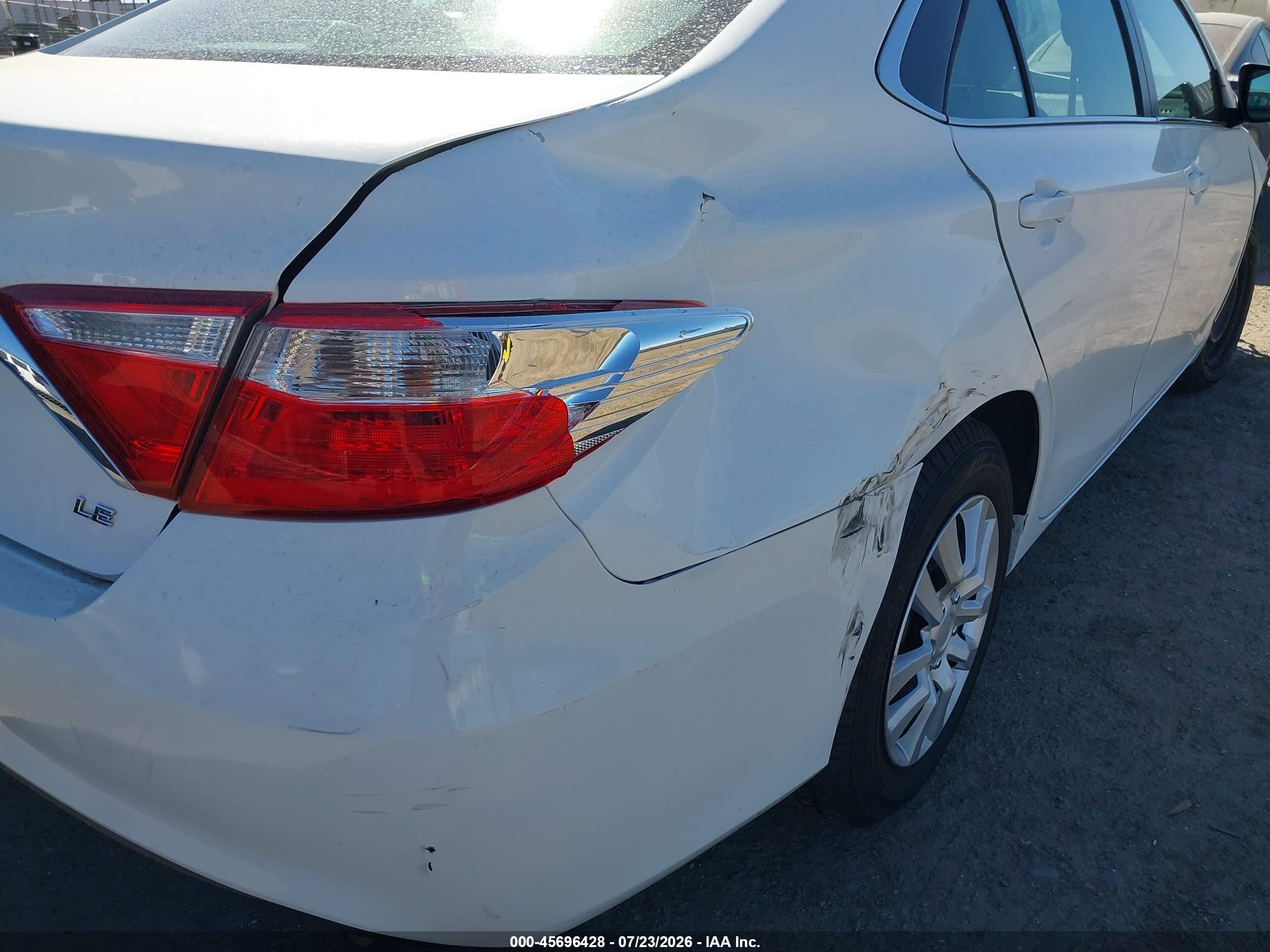 2015 Toyota Camry Le Белый vin: 4T4BF1FK9FR448939
