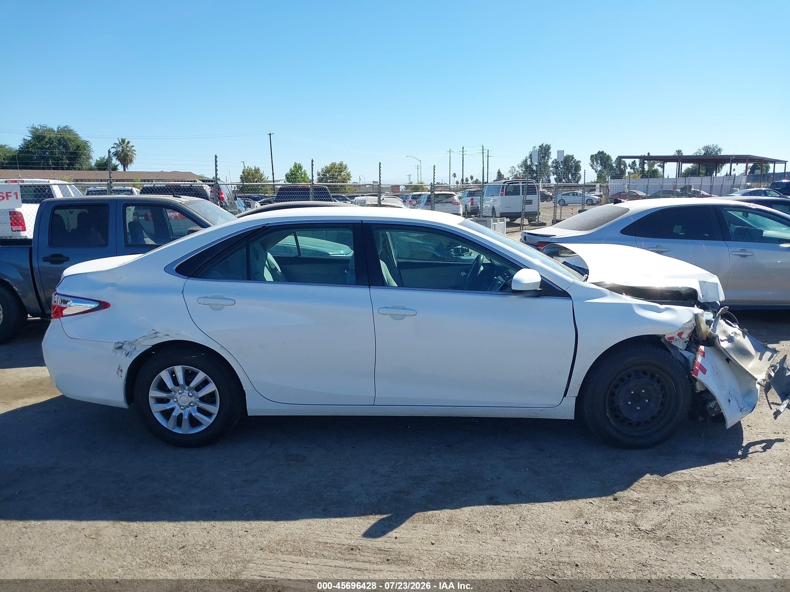 2015 Toyota Camry Le Белый vin: 4T4BF1FK9FR448939