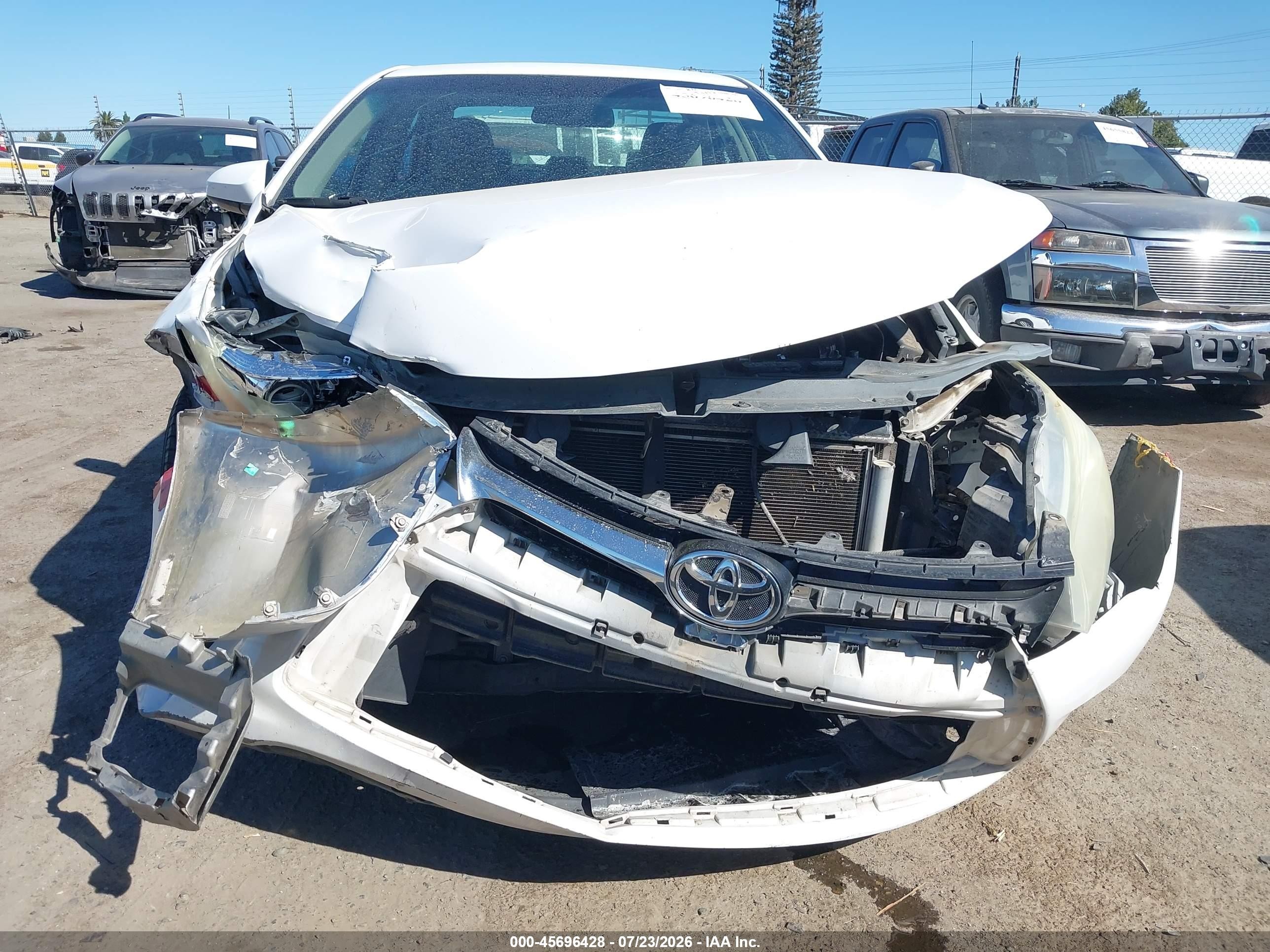 2015 Toyota Camry Le Белый vin: 4T4BF1FK9FR448939