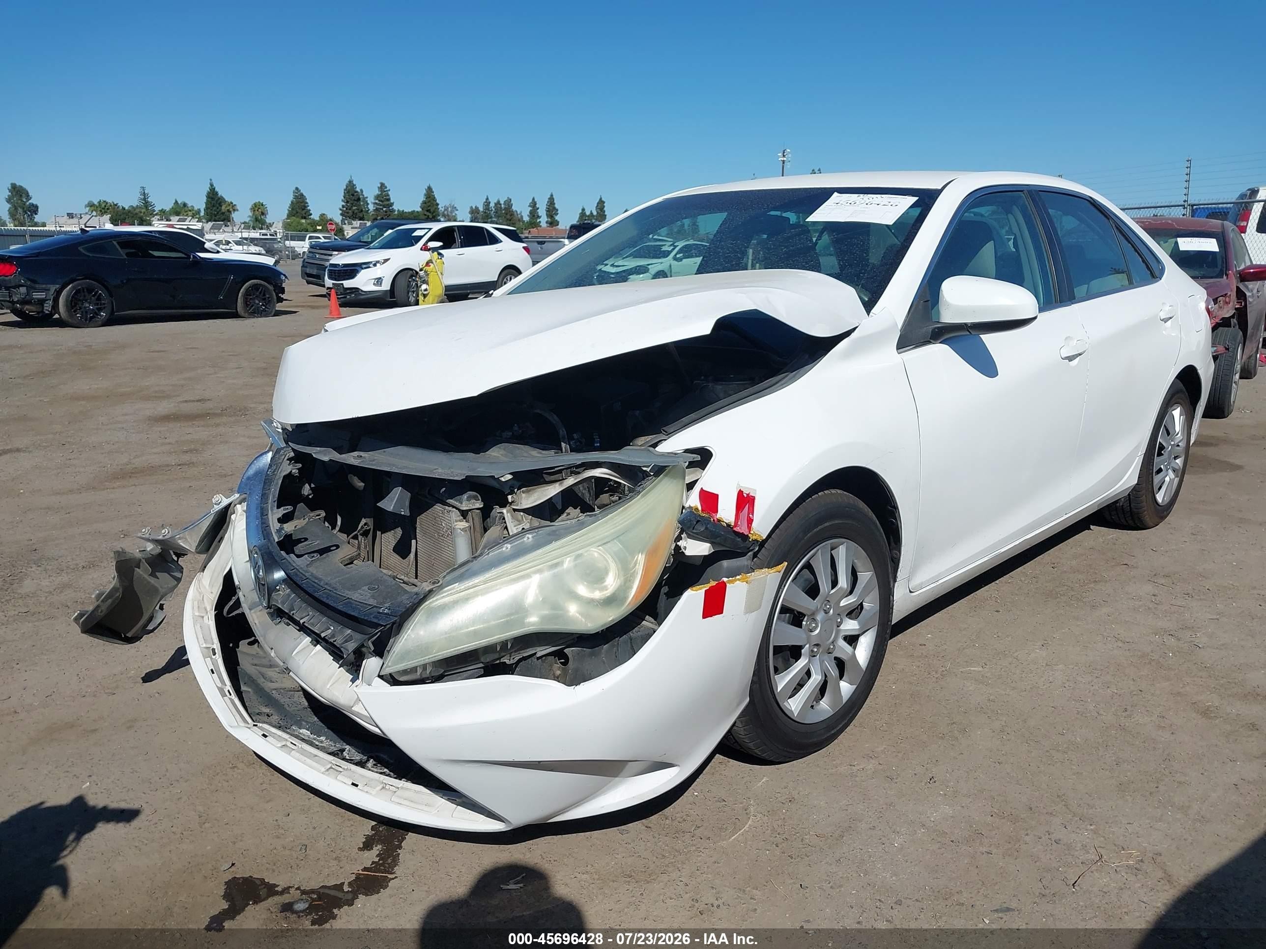 2015 Toyota Camry Le Белый vin: 4T4BF1FK9FR448939