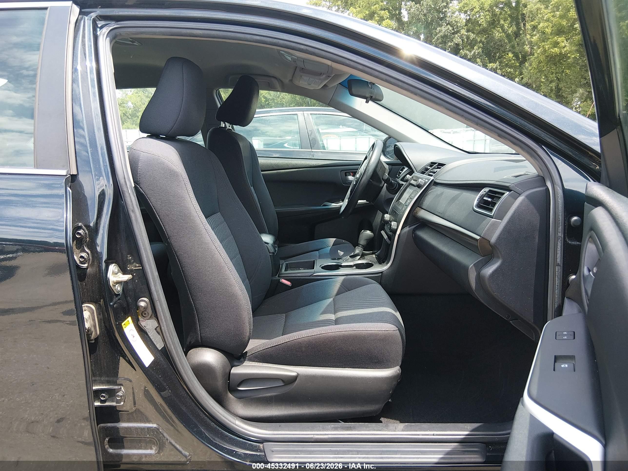 2015 Toyota Camry Le Dark Blue vin: 4T4BF1FK9FR453414