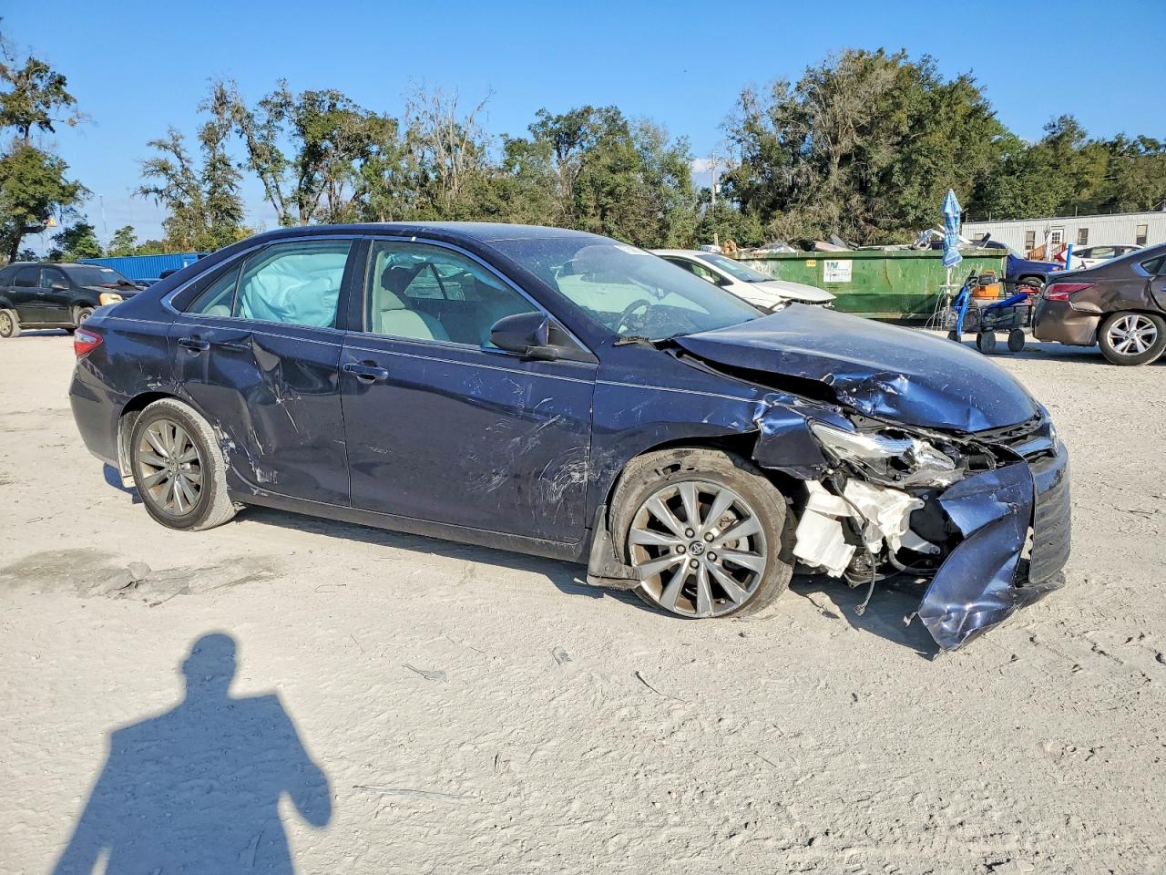 2015 Toyota Camry Le Blue vin: 4T4BF1FK9FR483559