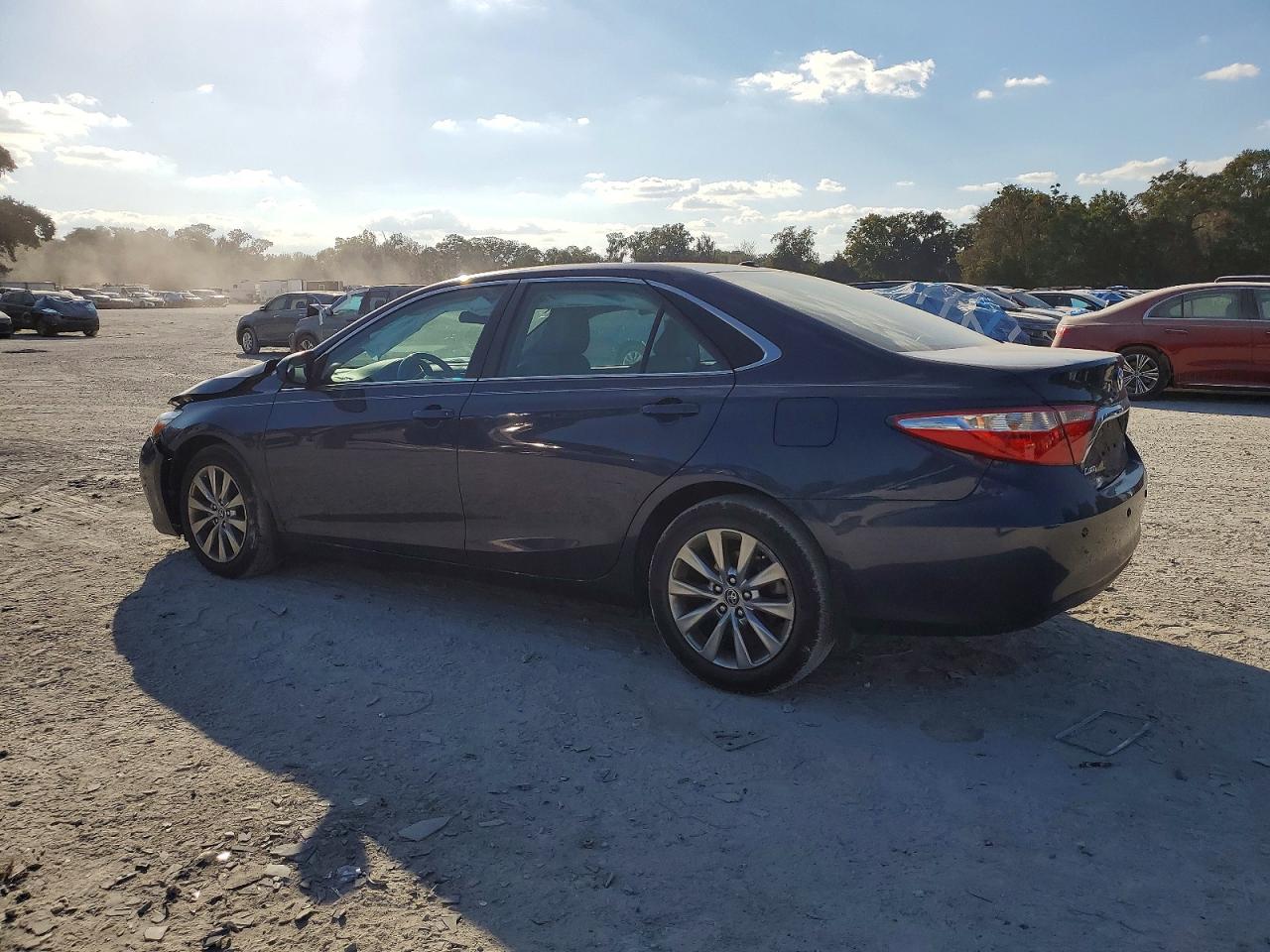 2015 Toyota Camry Le Blue vin: 4T4BF1FK9FR483559