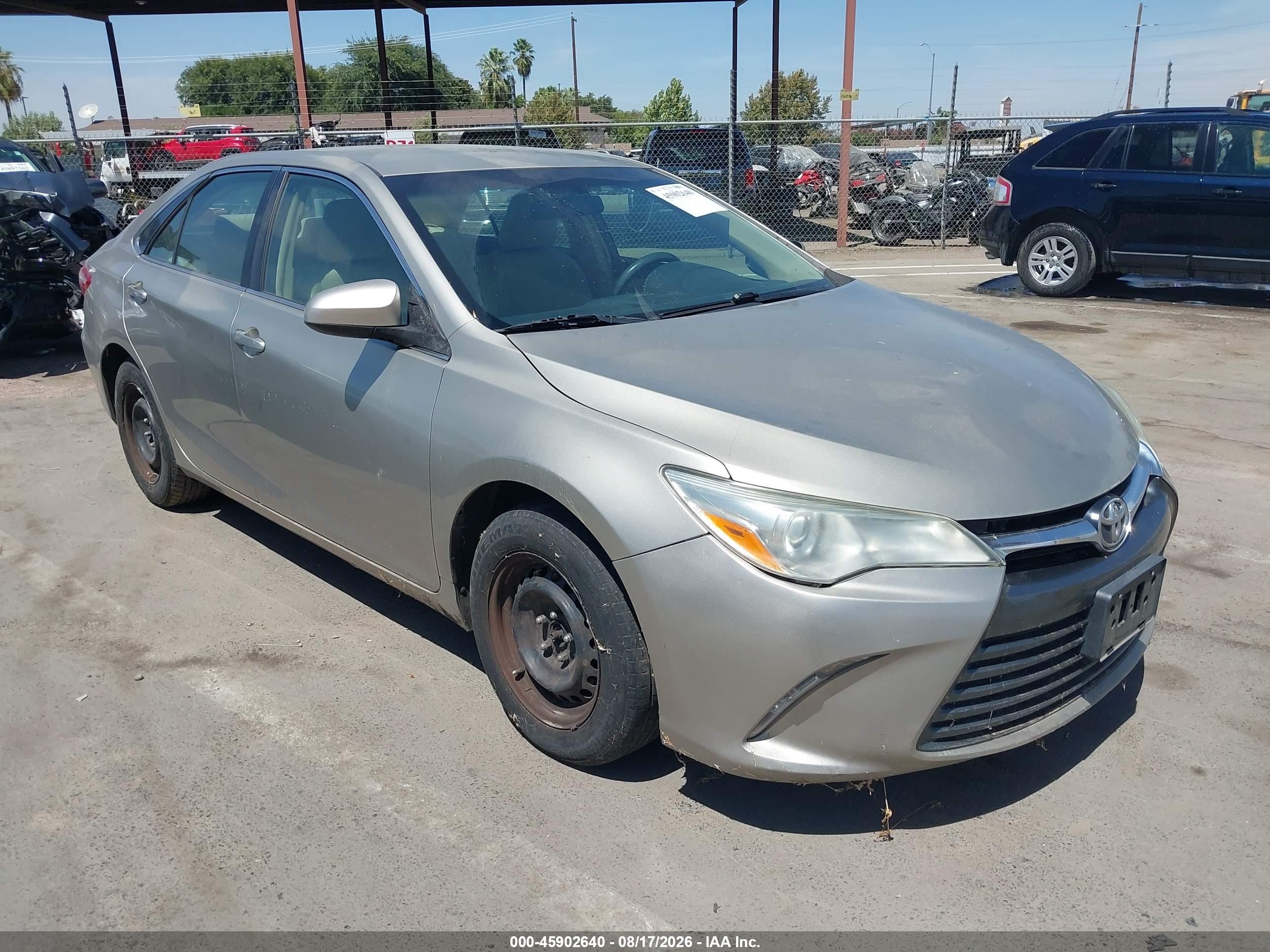 2015 Toyota Camry Le Gold vin: 4T4BF1FK9FR484954