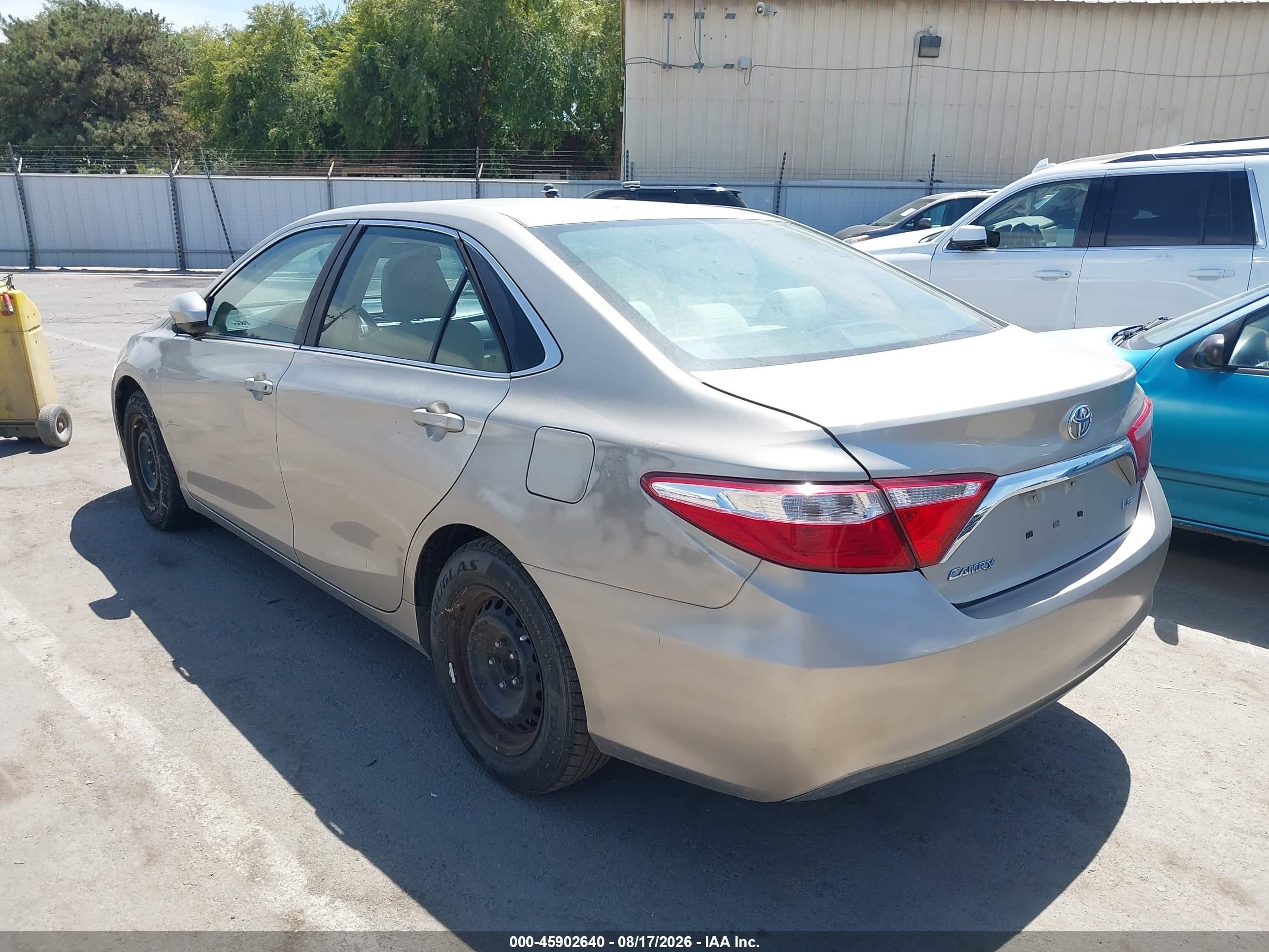 2015 Toyota Camry Le Золотой vin: 4T4BF1FK9FR484954